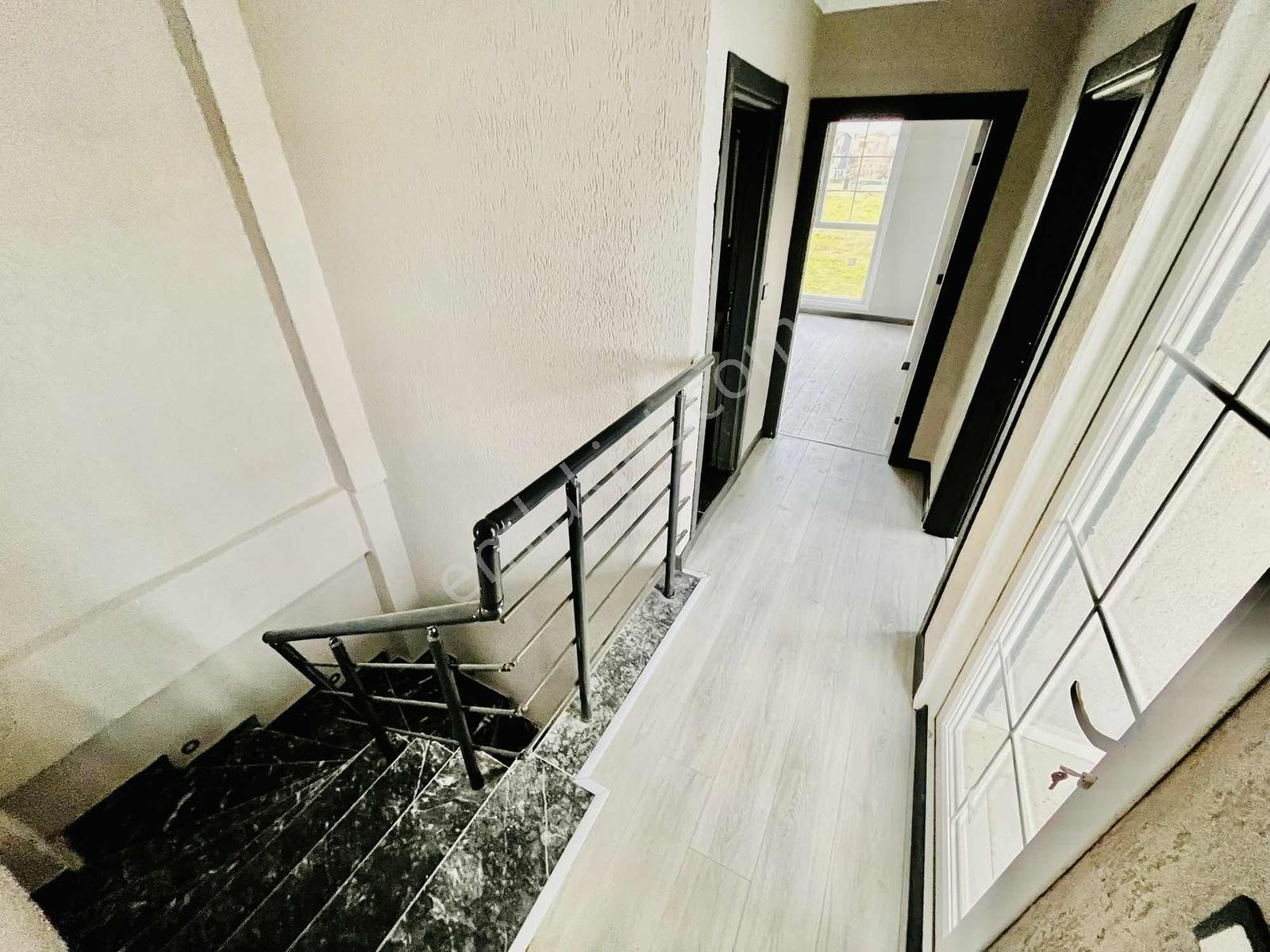 Re/max Kıyı Dan Satılık 4+1 Açık Otoparklı İskanlı Villa - Görsel 8