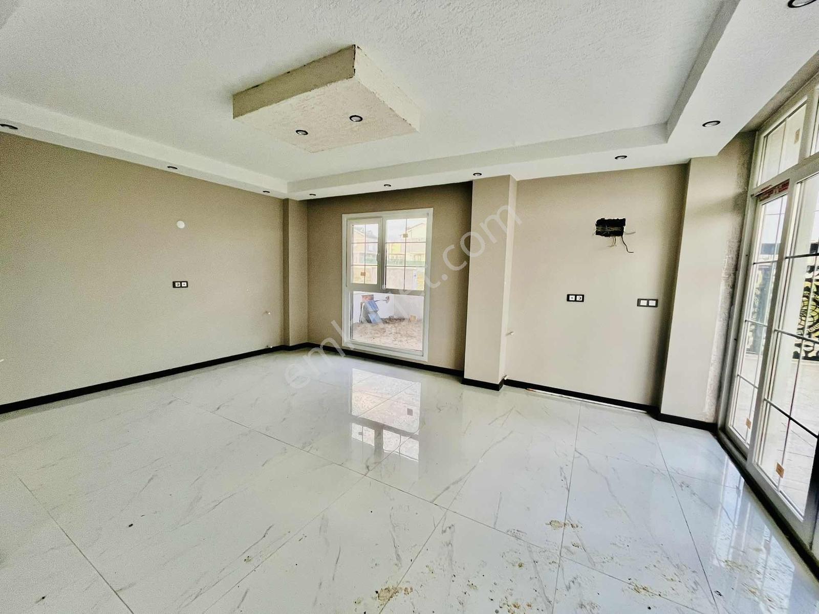 Re/max Kıyı Dan Satılık 4+1 Açık Otoparklı İskanlı Villa - Görsel 3