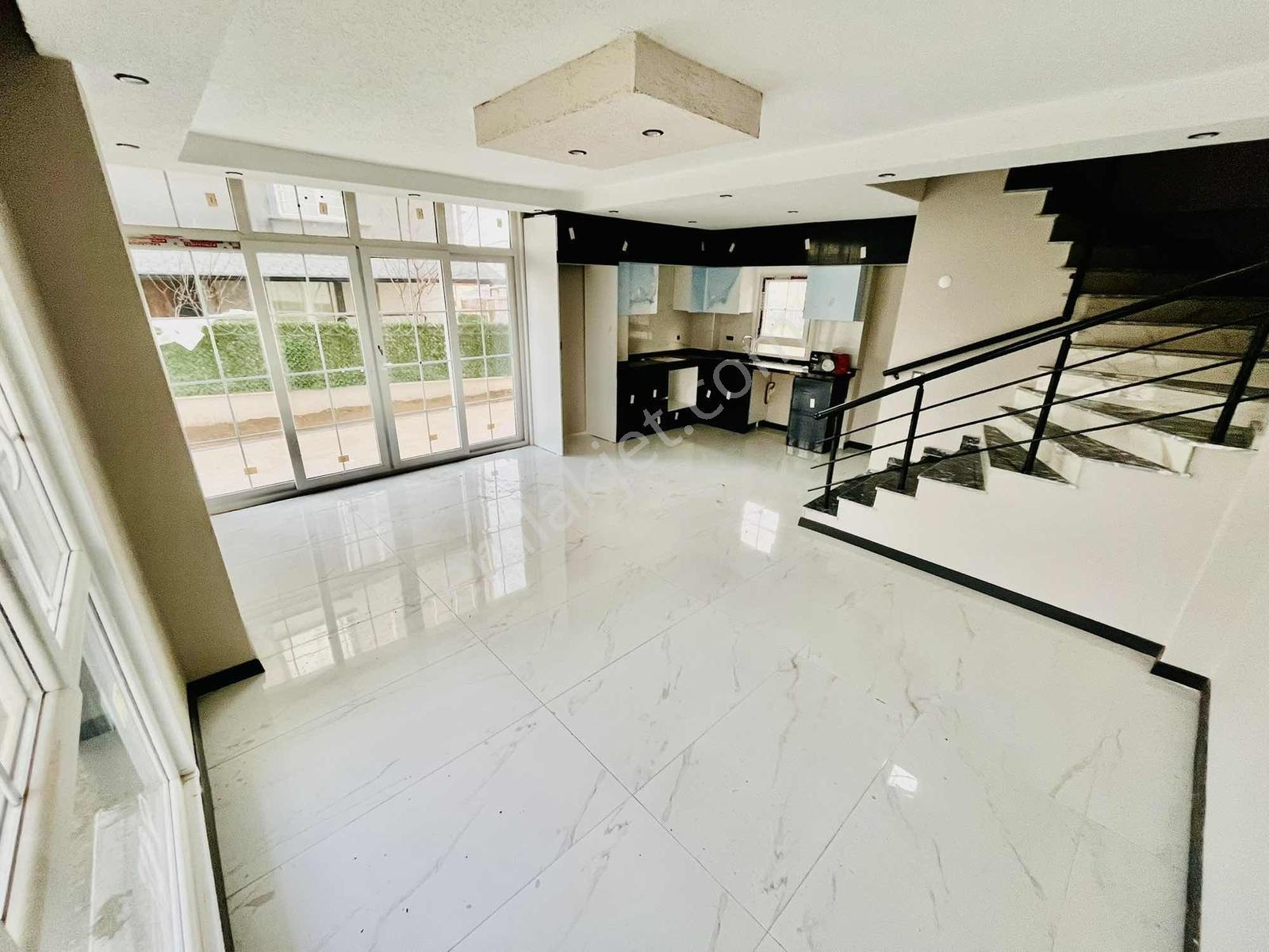 Re/max Kıyı Dan Satılık 4+1 Açık Otoparklı İskanlı Villa - Görsel 13