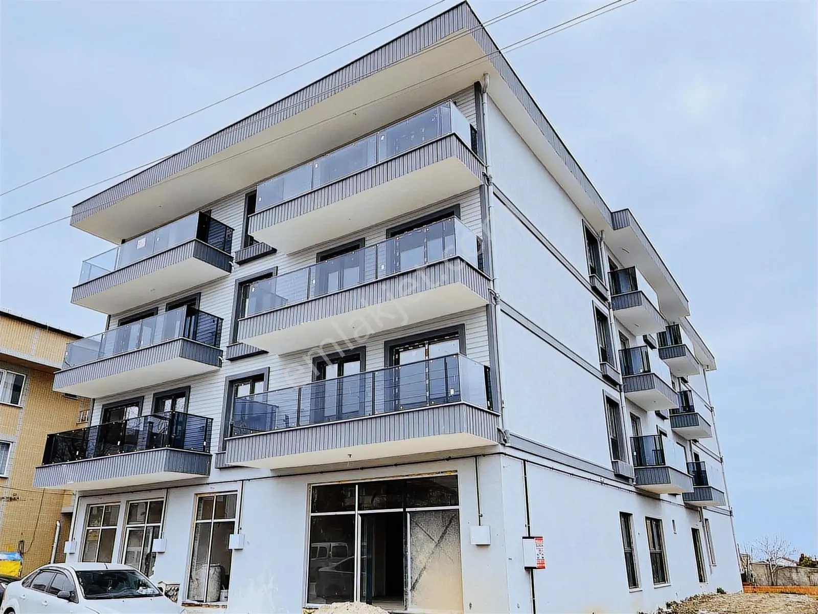 Re/max Kıyı Dan Satılık Alt Yapılı Kanalizasyonlu Merkezde 2+1