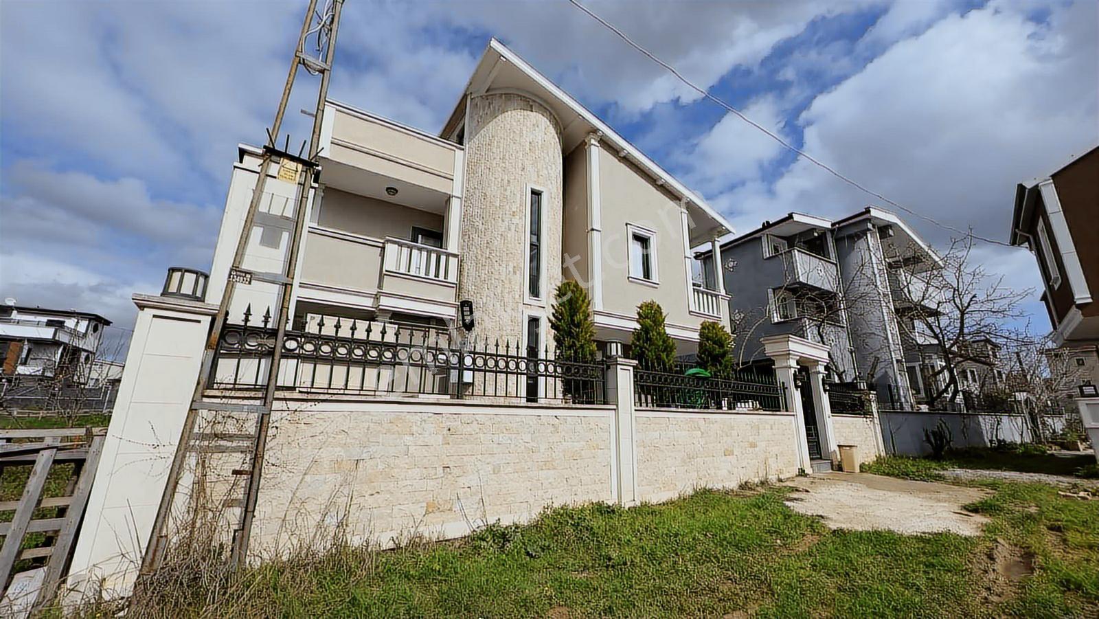 Re/max Kıyıdan Tam Müstakil Yeni Tripleks Villa