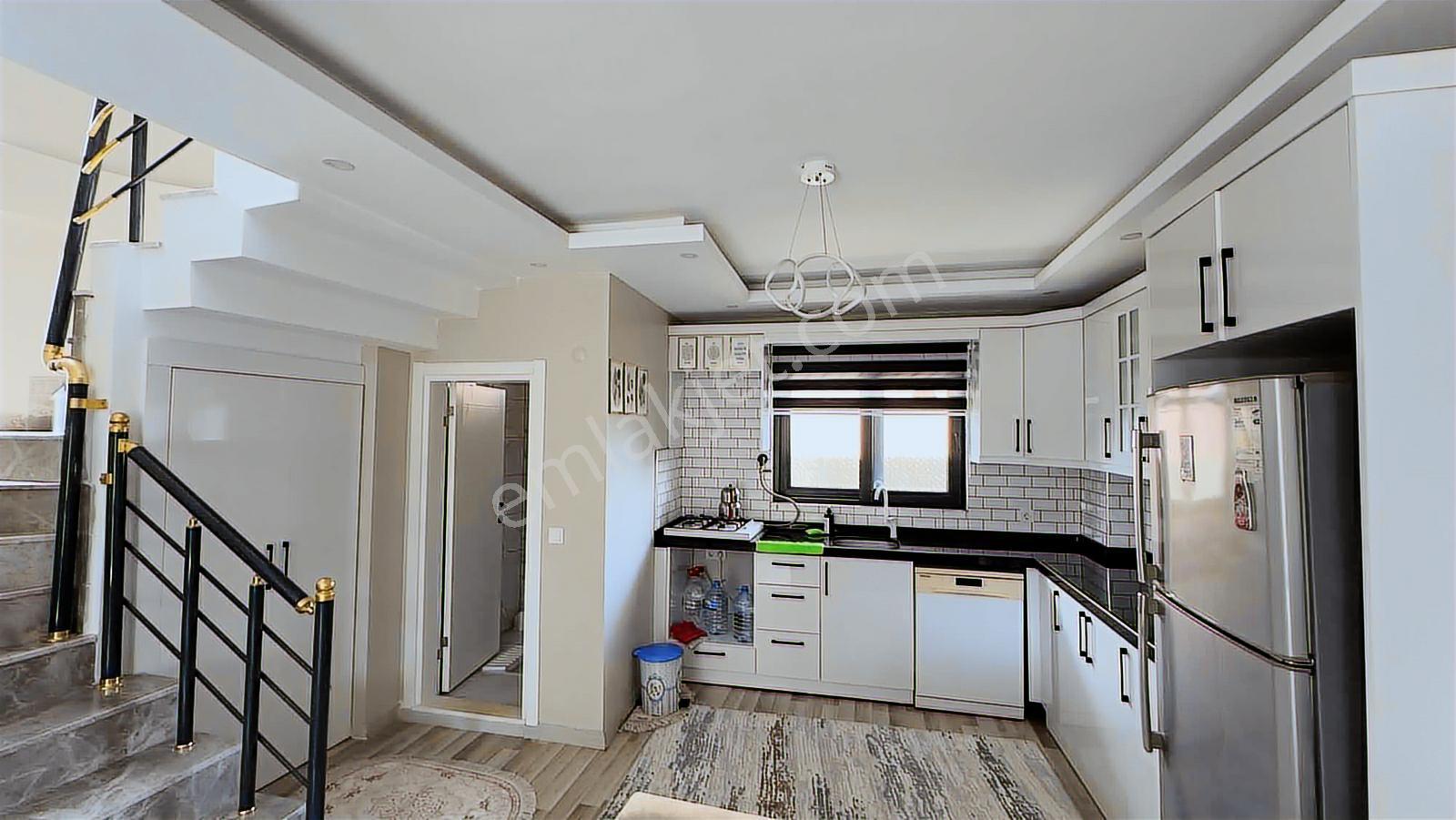 Re/max Kıyıdan Tam Müstakil Yeni Tripleks Villa - Görsel 8