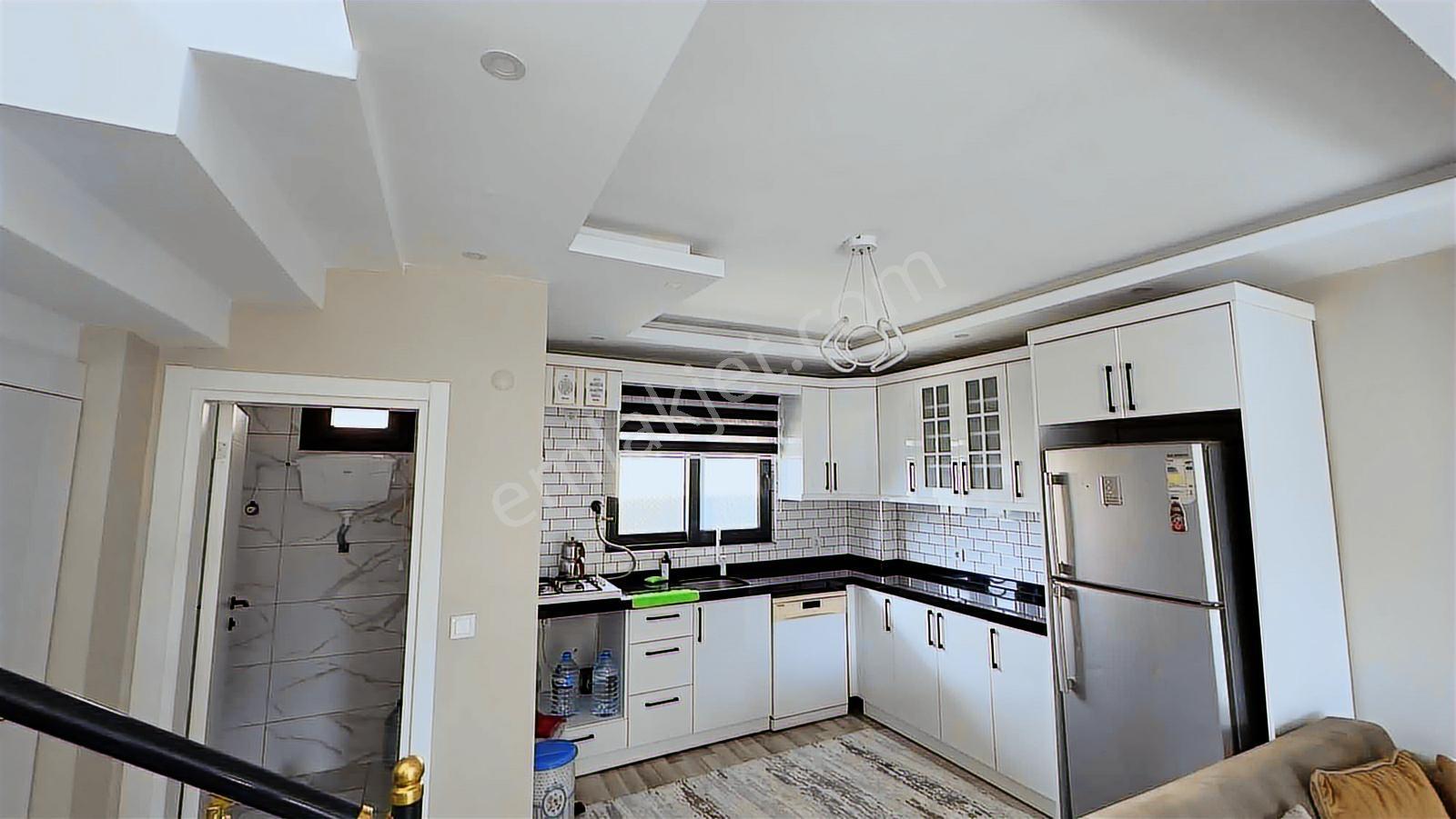 Re/max Kıyıdan Tam Müstakil Yeni Tripleks Villa - Görsel 24