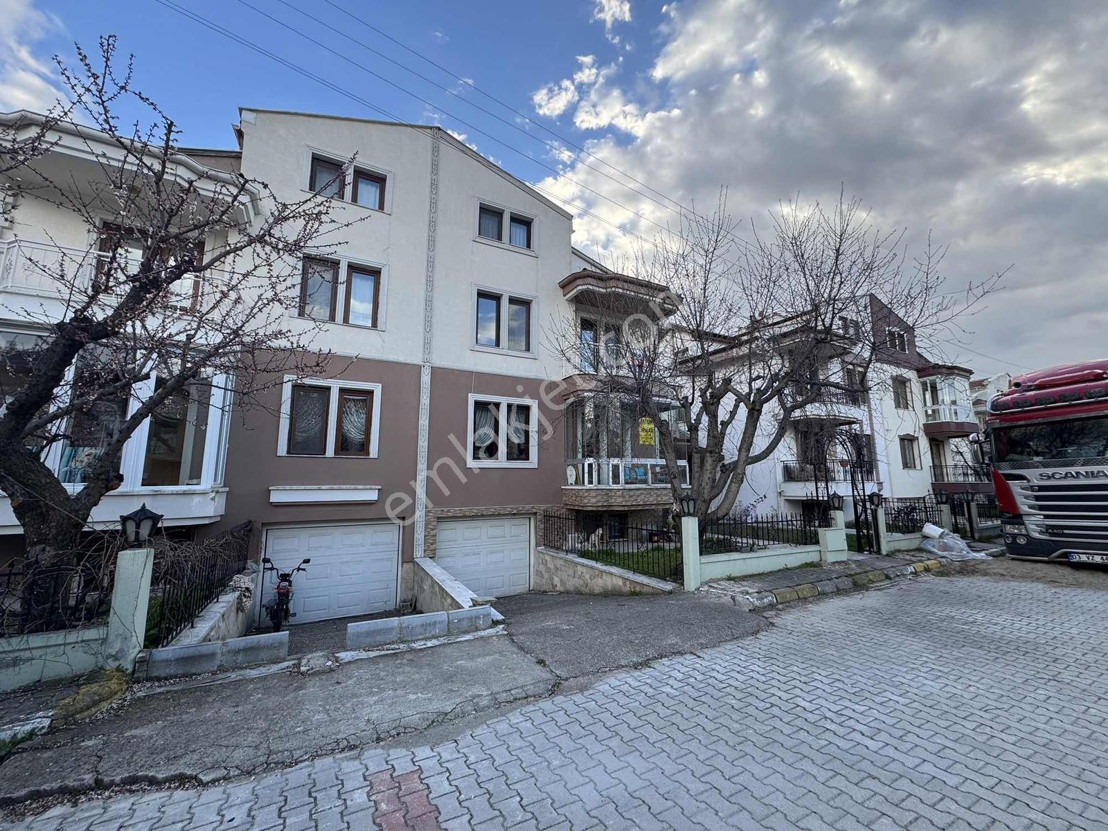 Sağlam Emlaktan Bayındır Villalarında Satılık Lüks Villa - Görsel 23