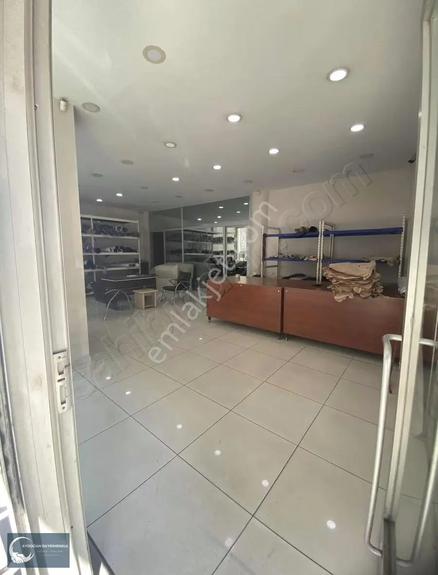 Güngören Sanayide 100 M2 Temiz Mağaza İş Yeri