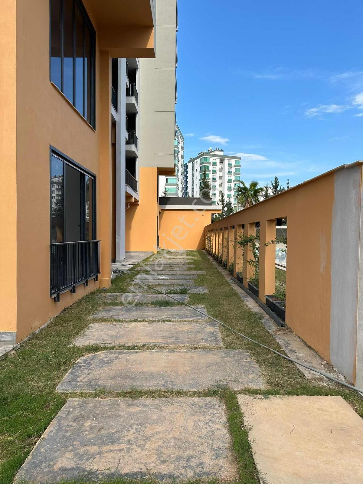 Yonca'dan Tece'de Havuzlu Sitede Sıfır Eşyalı Kiralık 1+1 - Görsel 3