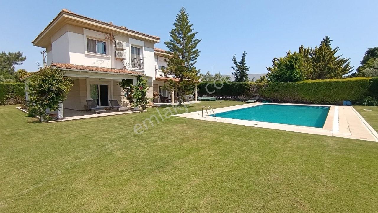 İzmir Çeşme Ardıç Denize Yakın Ortak Havuzlu Sitede Satılıkvilla