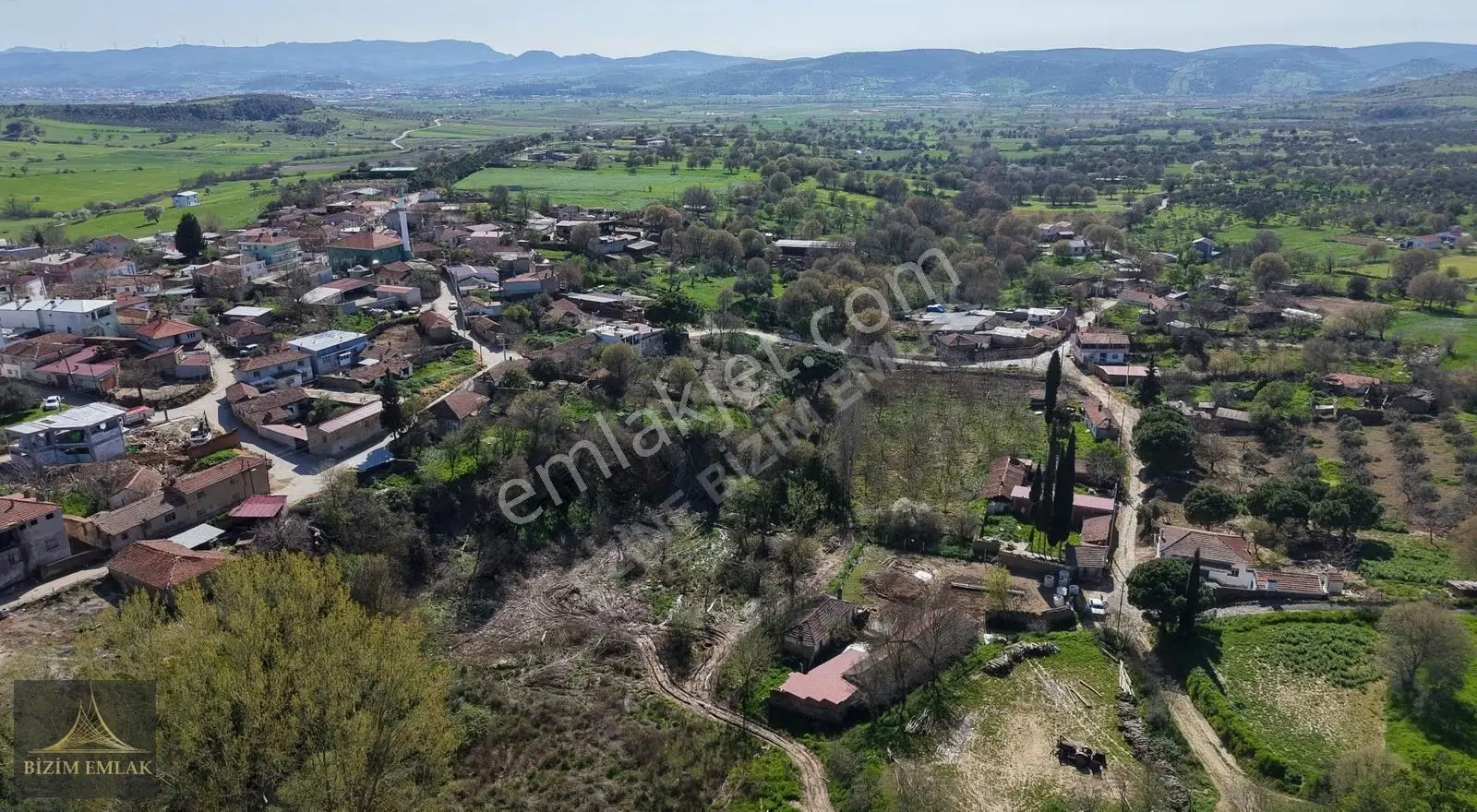 Ezine Akköy Köyünde %80 İmarlı Fırsat Arsa