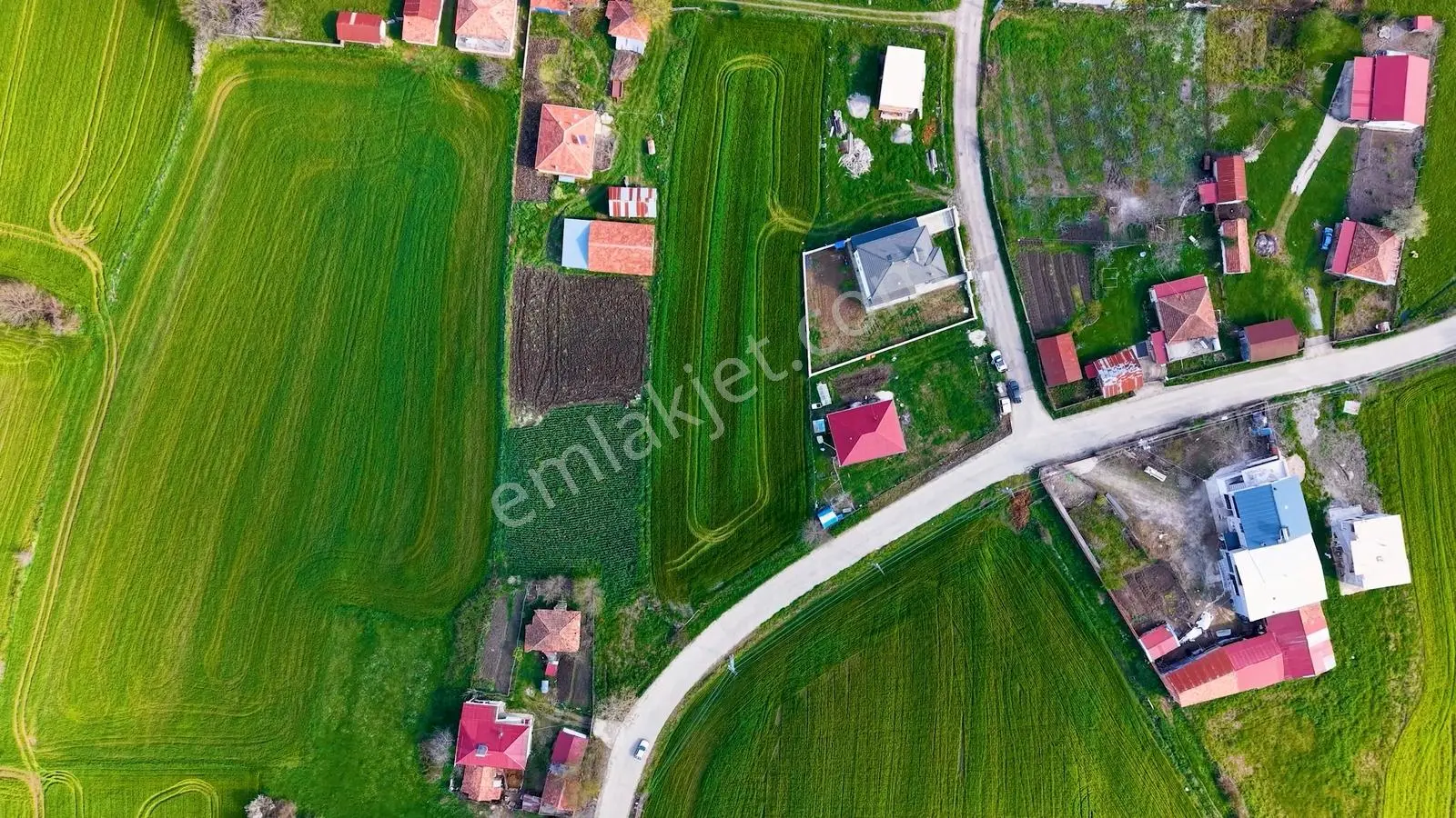 Evren Uşağı Merkezinde Köy Yerleşim İçinde Satılık Tarla - Görsel 4