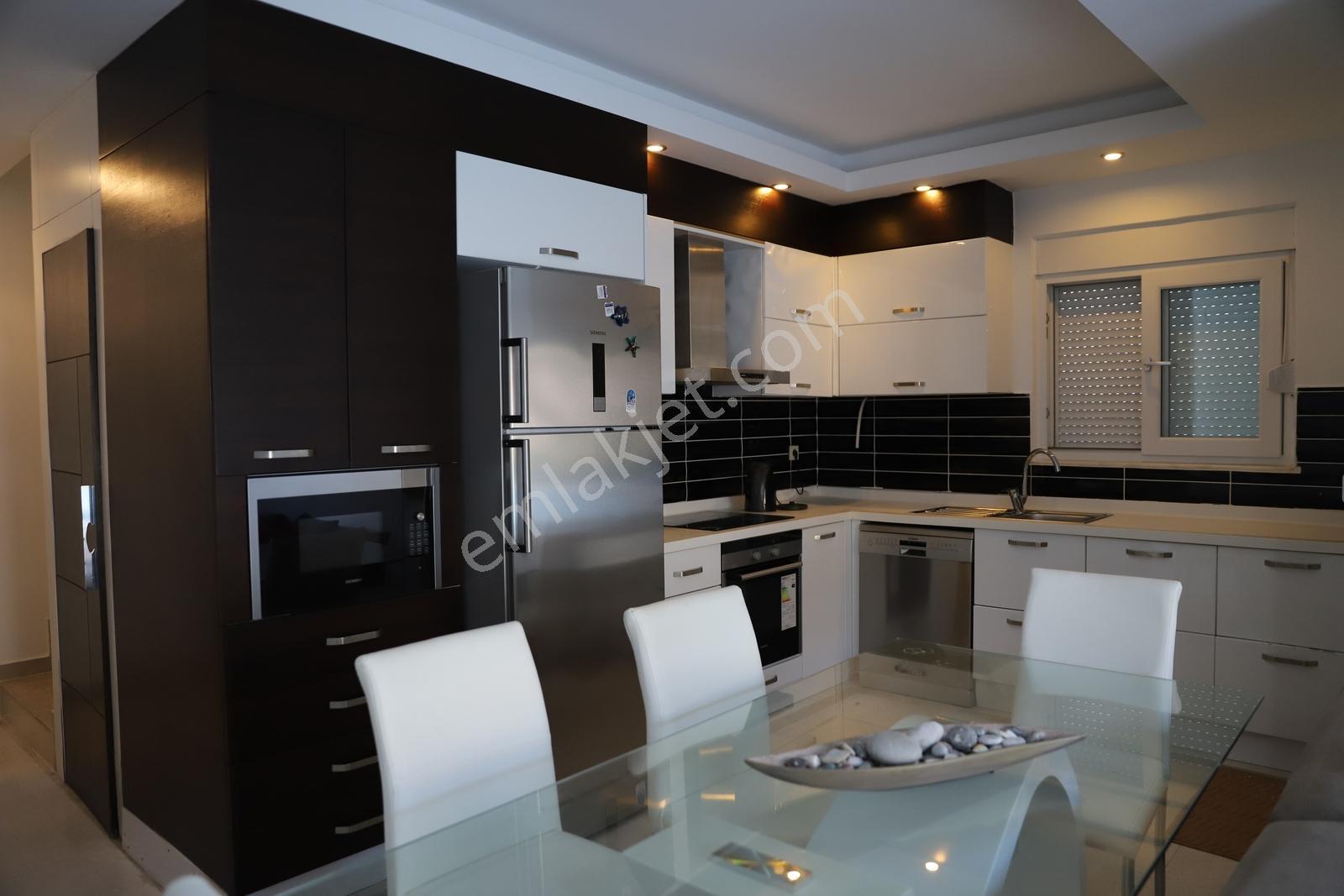 Göynükte Havuzlu Site İçinde Eşyalı 4+1 Tripleks Kiralık Villa - Görsel 15