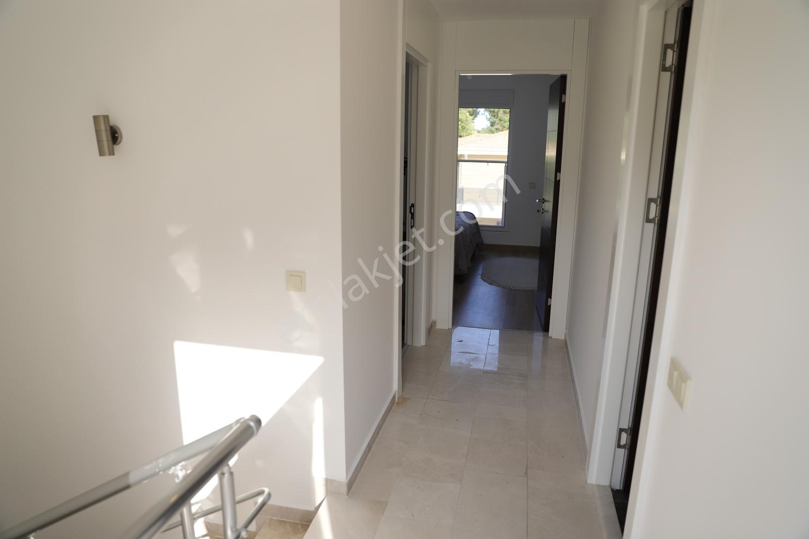 Göynükte Havuzlu Site İçinde Eşyalı 4+1 Tripleks Kiralık Villa - Görsel 19