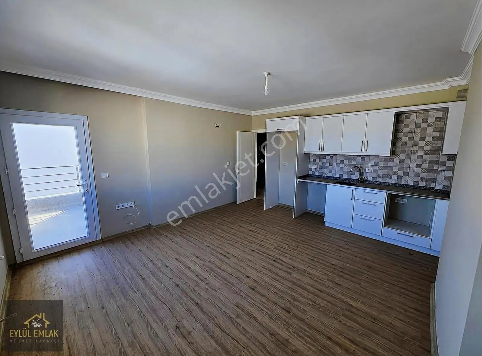 Mumcular Merkezde Kiralık 2+1 Orta Kat Daire