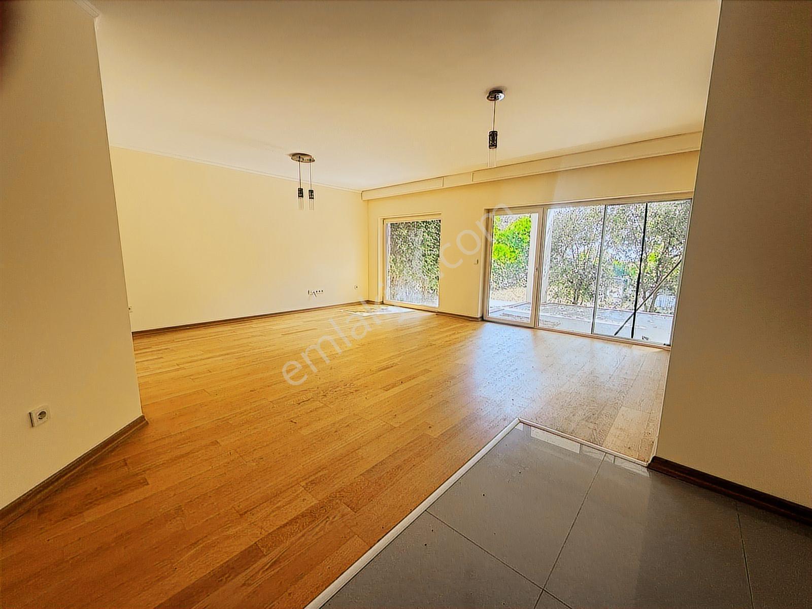 Bodrum Kumbahçede Ayrıcalıklı Konumda Denize Sıfır Bahçe Katı - Görsel 6