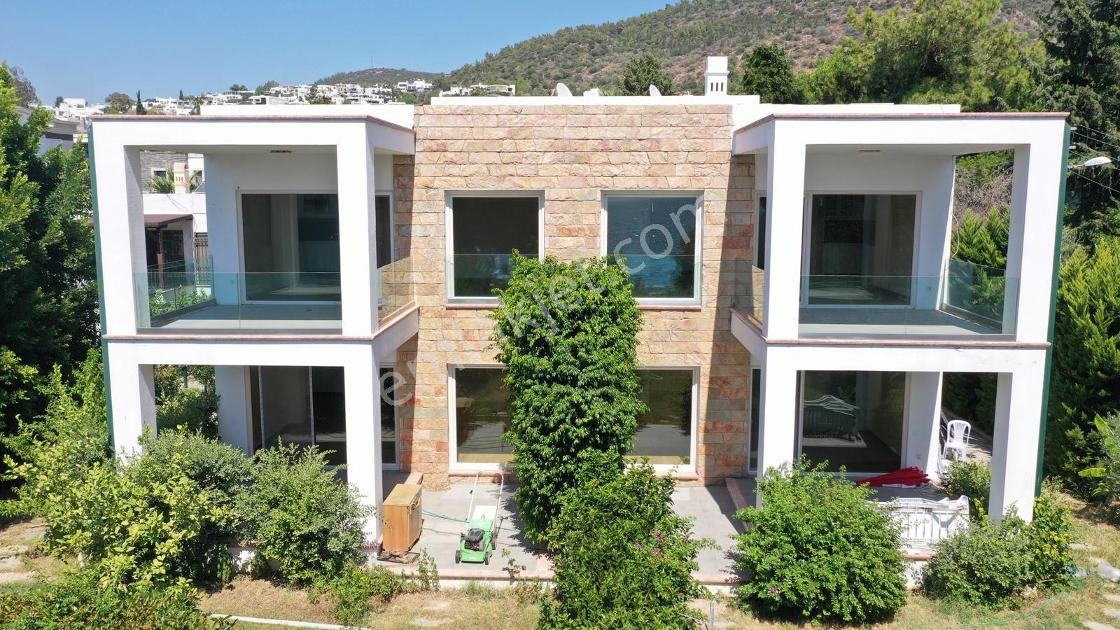 Bodrum Kumbahçede Ayrıcalıklı Konumda Denize Sıfır Bahçe Katı - Görsel 23