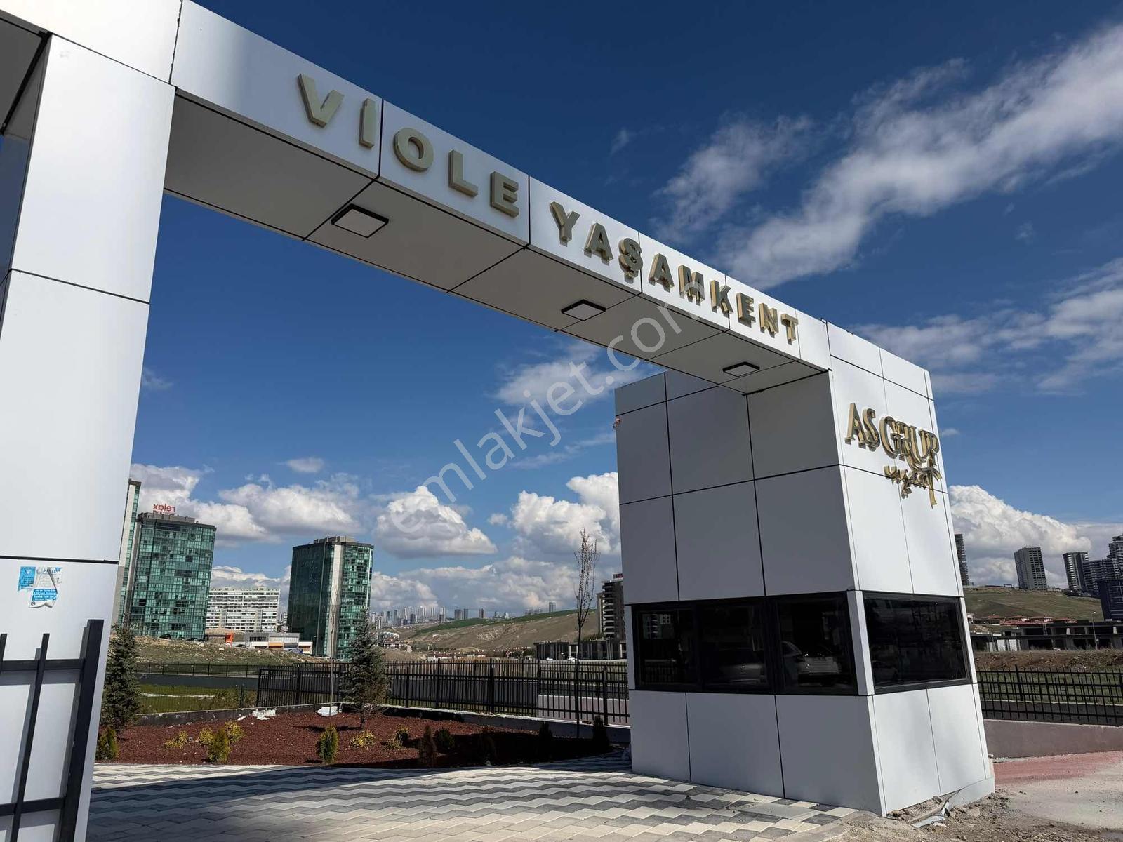 Alaçatı^dan Viole Yaşamkent'te Cambalkon Market Otobüs Yakını1+1