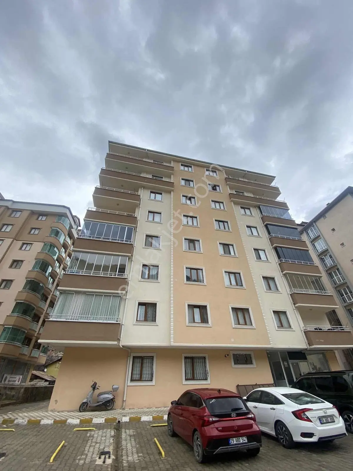 Genç Bina, Temiz-ferah Daire Şehrin Merkezi Konumunda Düz Ayak - Görsel 2