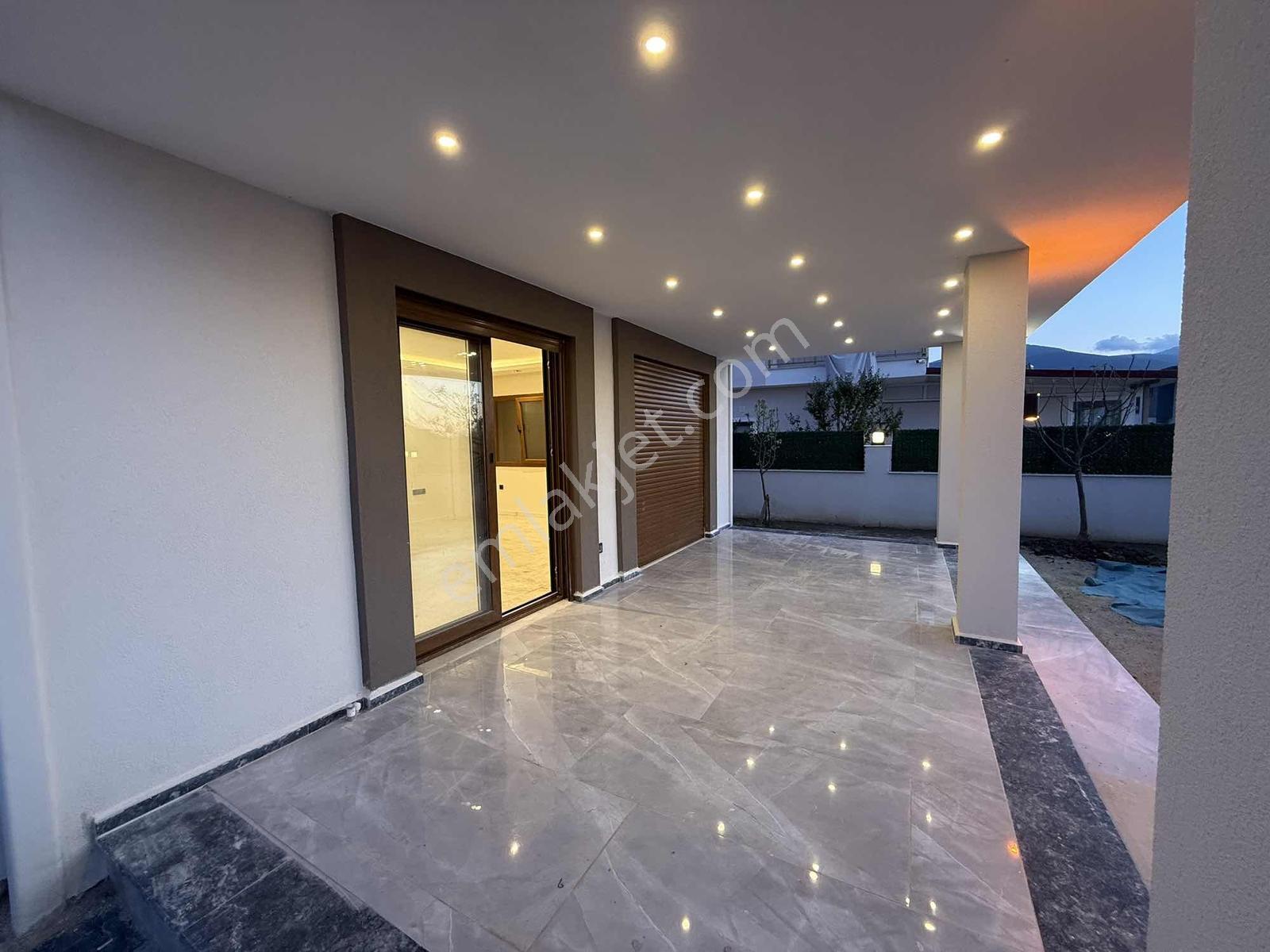 Denize 500 Metre Güzelçamlıda Nezih Lokasyonda 4+1 Villa - Görsel 34