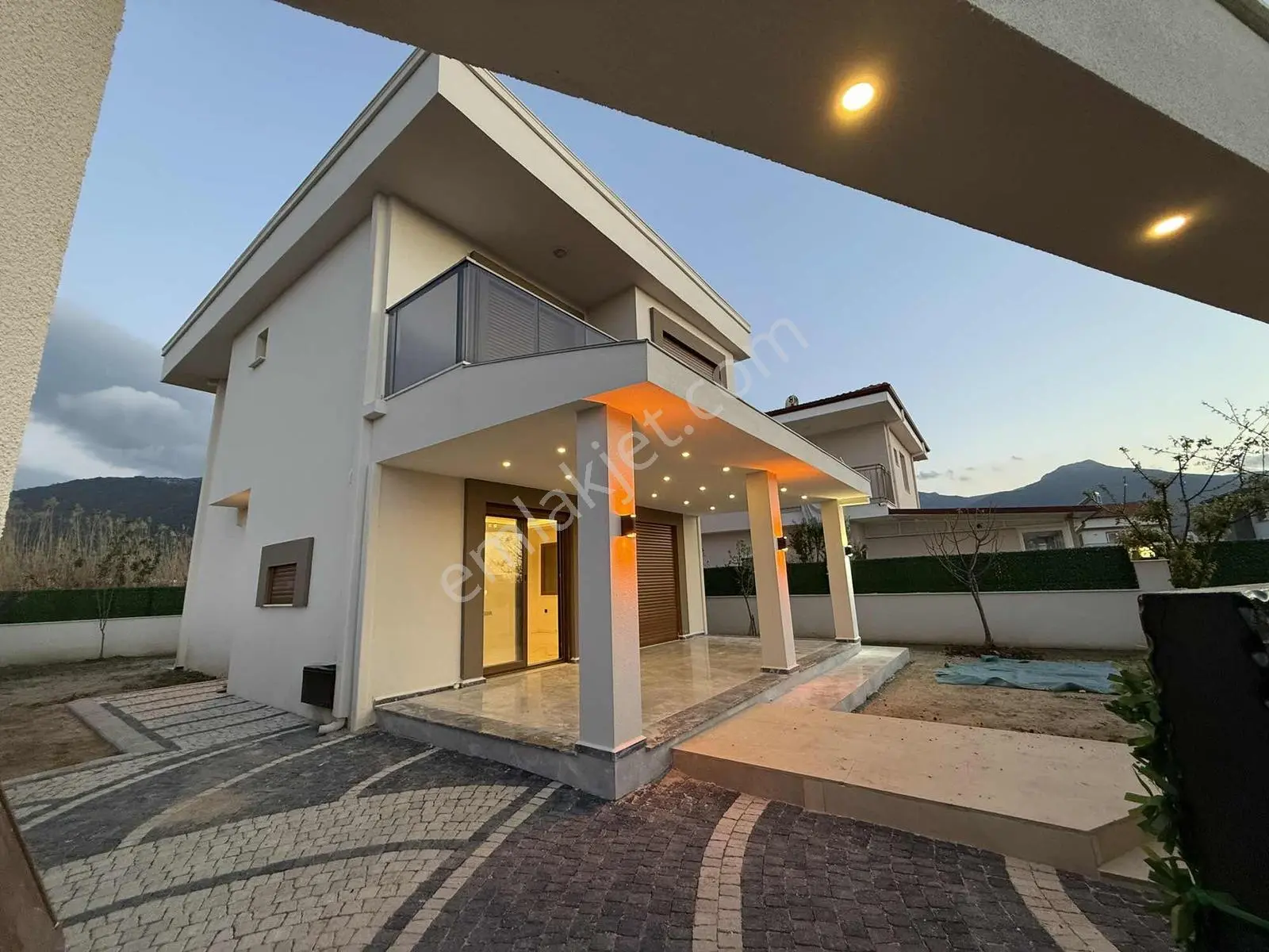 Denize 500 Metre Güzelçamlıda Nezih Lokasyonda 4+1 Villa - Görsel 5