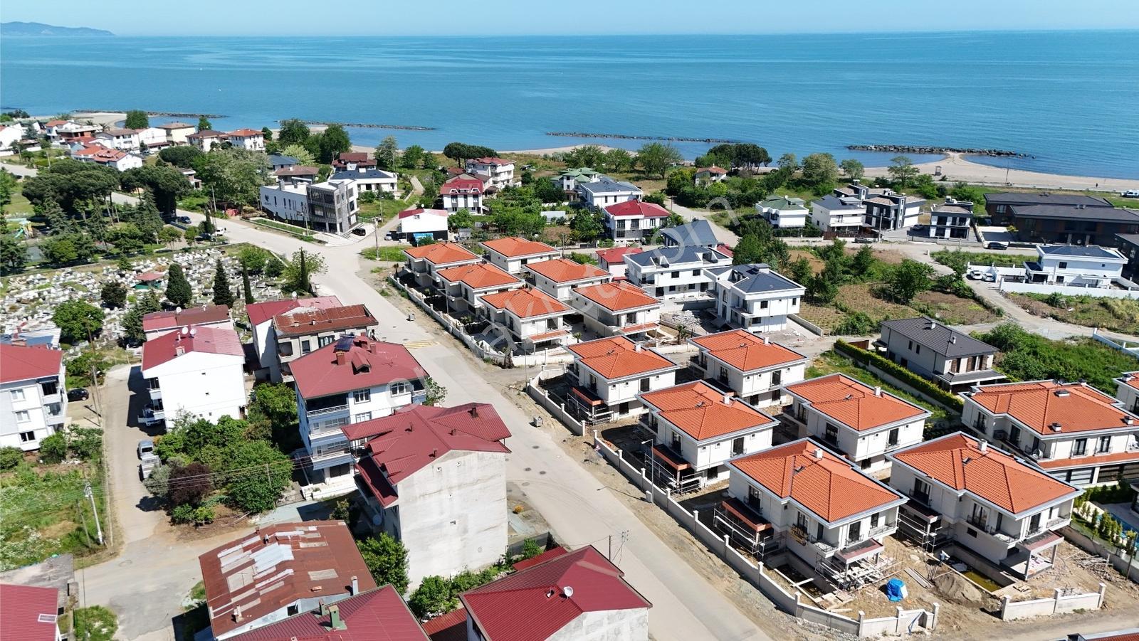 Prestijli Projede Satılık 3 Adet Ayrık Nizam Villa