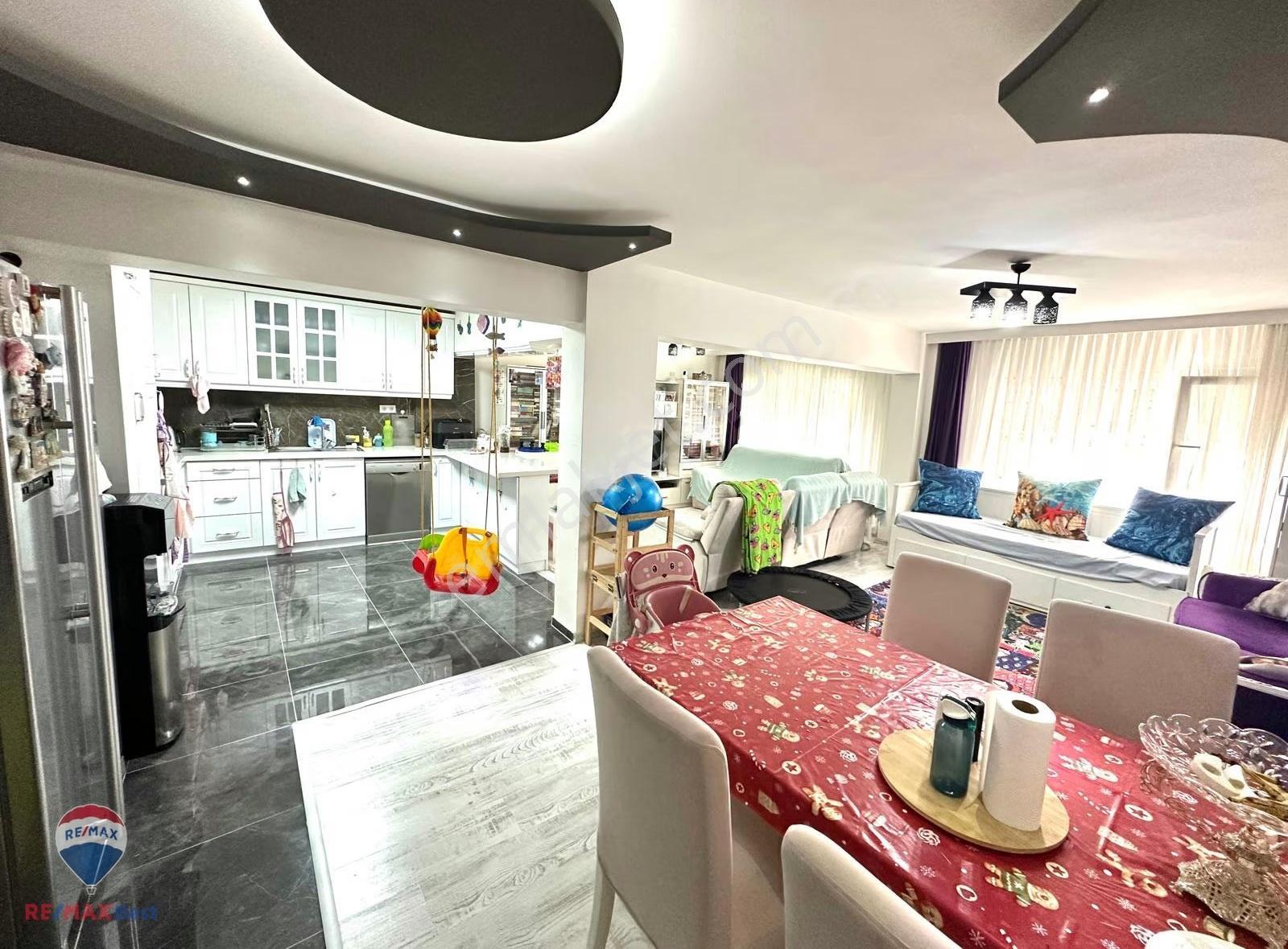63 Karşıyaka Merkez'de Full Tadilatlı Satılık Dubleks Daire