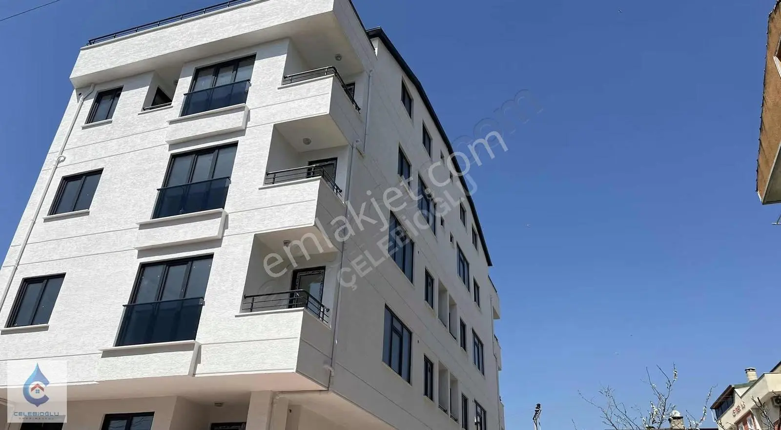 Emek Mahallesinde Satılık 2+1 Arakat Daire