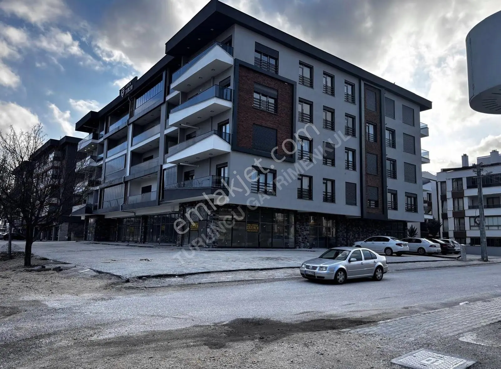 Yazır Mh. Beyhekim Cd. Üzeri Satılık Arkat 4+1 Daire