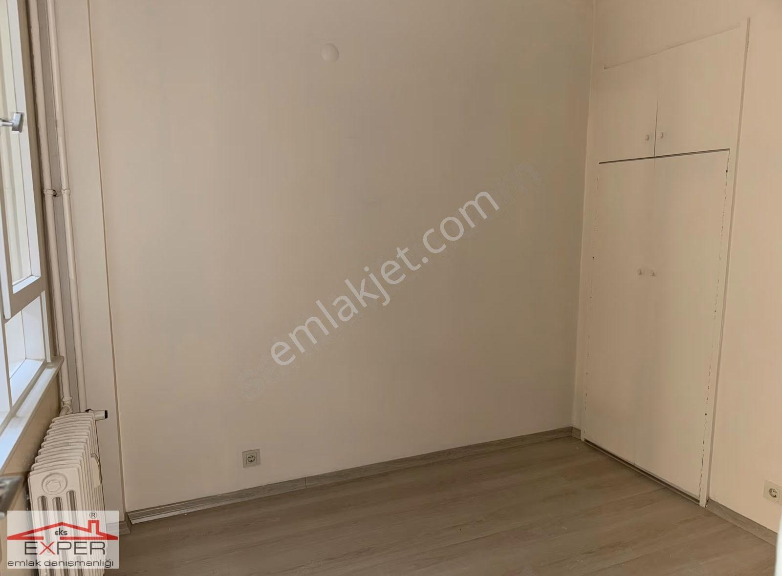 Sezai Selek Sokakta, Asansörlü 4.katta,130m2 Bakımlı Ferah Daire