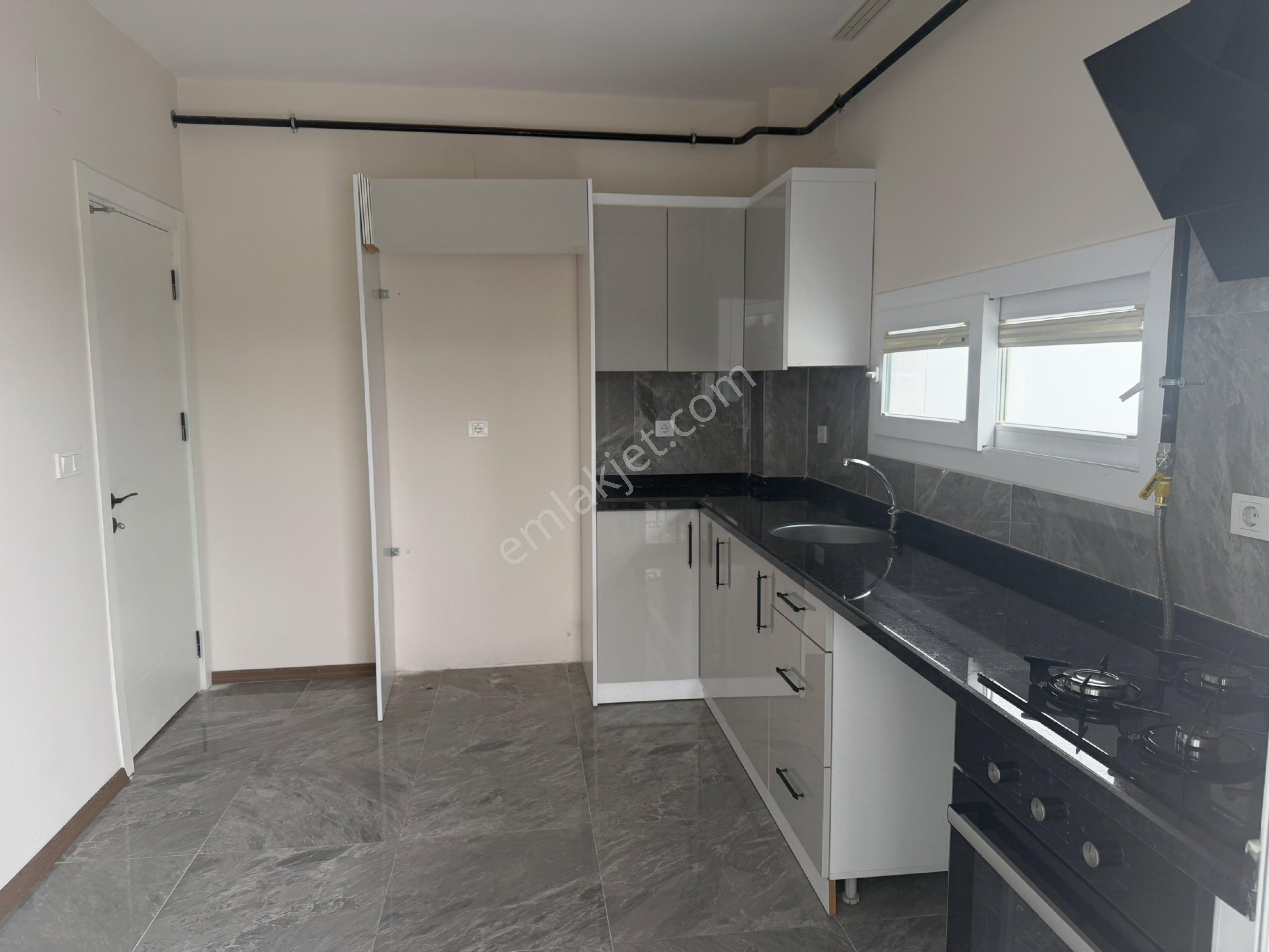 Bahçeşehir Real Avm Civarı Kapalı Mutfak Site İçi 3+1 Satılık Daire - Görsel 6