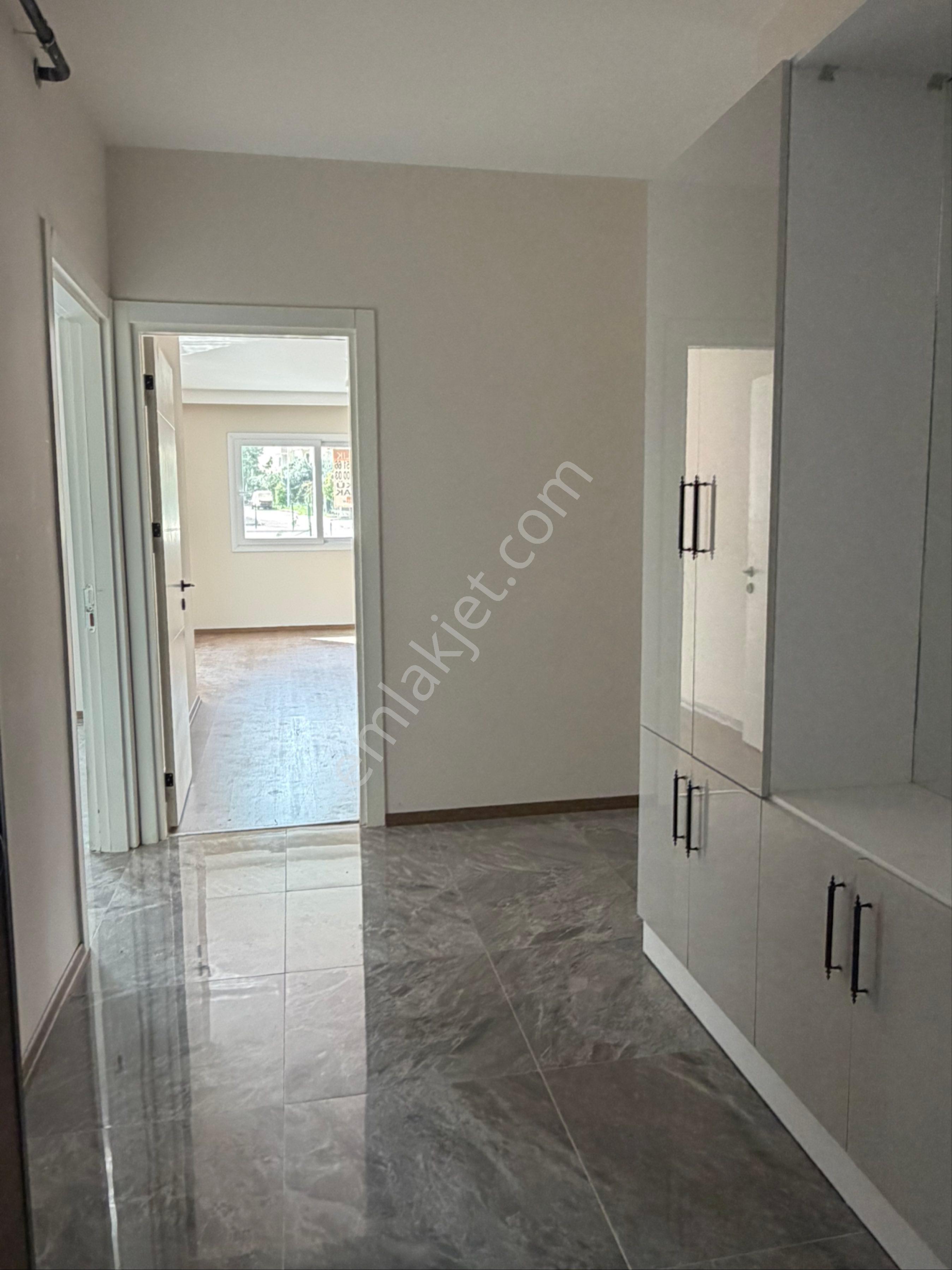 Bahçeşehir Real Avm Civarı Kapalı Mutfak Site İçi 3+1 Satılık Daire - Görsel 3