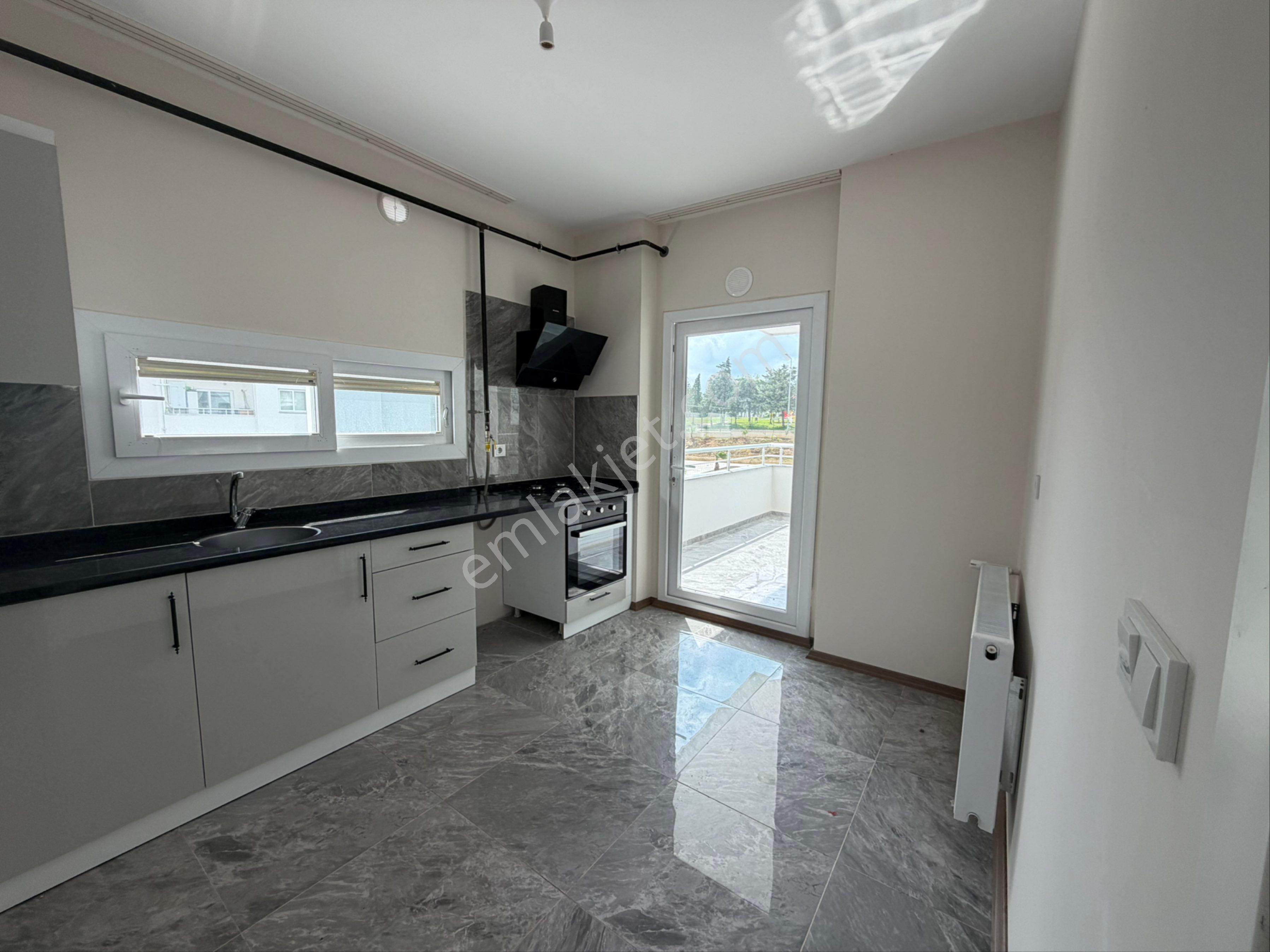 Bahçeşehir Real Avm Civarı Kapalı Mutfak Site İçi 3+1 Satılık Daire - Görsel 4