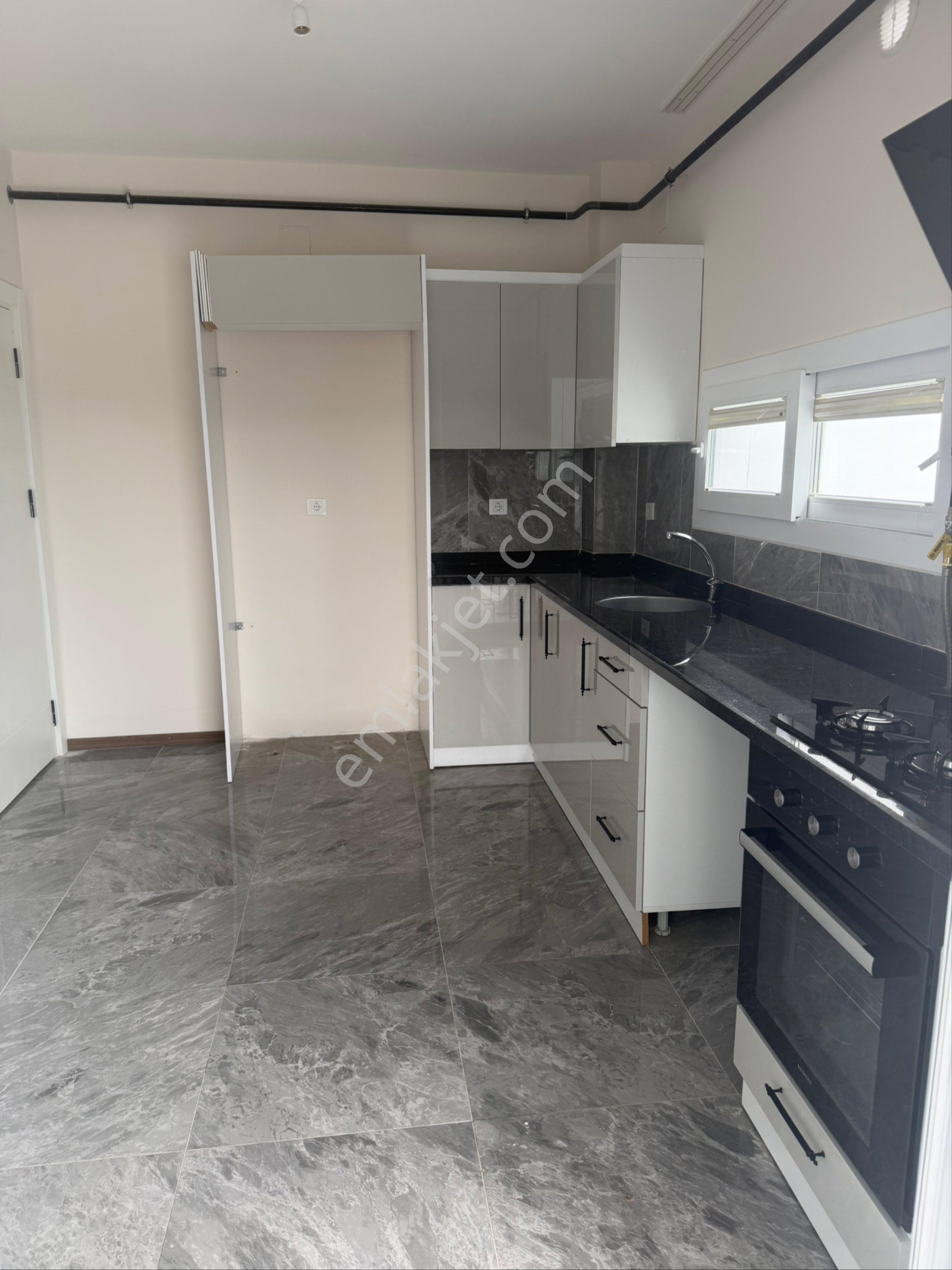 Bahçeşehir Real Avm Civarı Kapalı Mutfak Site İçi 3+1 Satılık Daire - Görsel 7