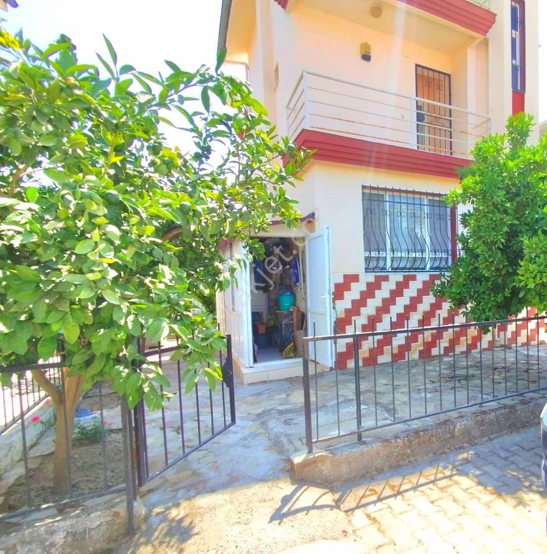 Kuşadasında Plaja Yakın Havuzlu Sitede Tek Müstakil 4+1 Villa - Görsel 9