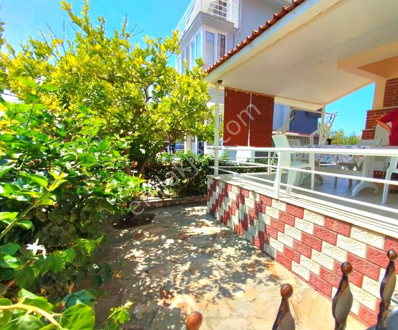 Kuşadasında Plaja Yakın Havuzlu Sitede Tek Müstakil 4+1 Villa - Görsel 3