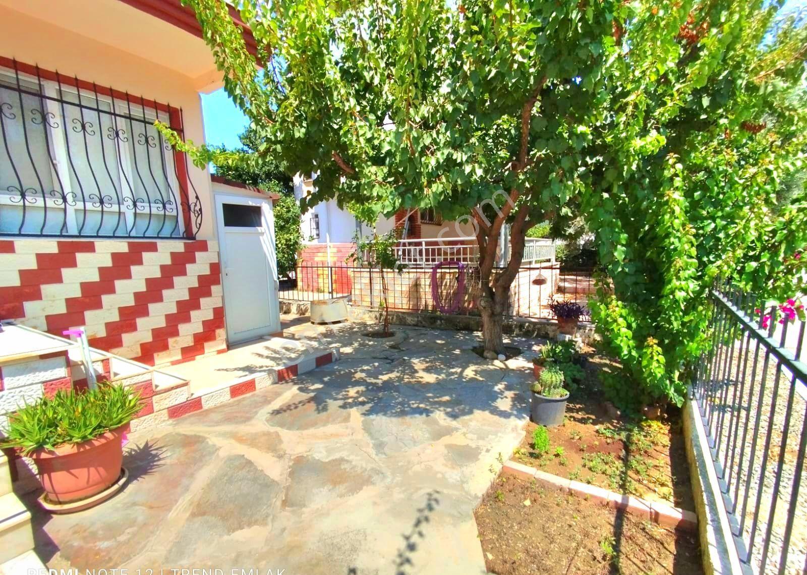 Kuşadasında Plaja Yakın Havuzlu Sitede Tek Müstakil 4+1 Villa - Görsel 6