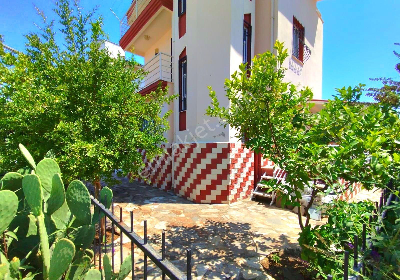 Kuşadasında Plaja Yakın Havuzlu Sitede Tek Müstakil 4+1 Villa - Görsel 11