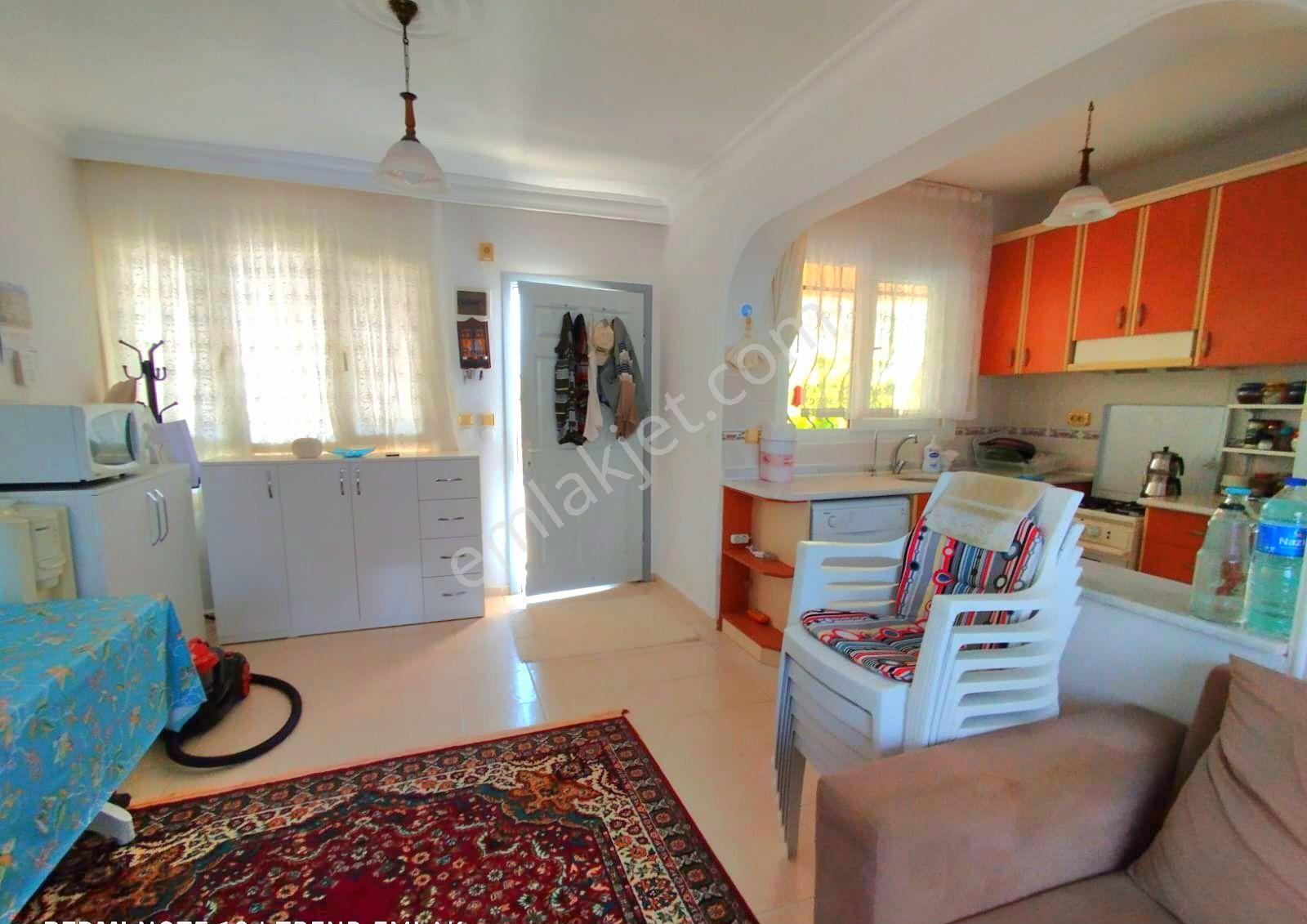 Kuşadasında Plaja Yakın Havuzlu Sitede Tek Müstakil 4+1 Villa - Görsel 24