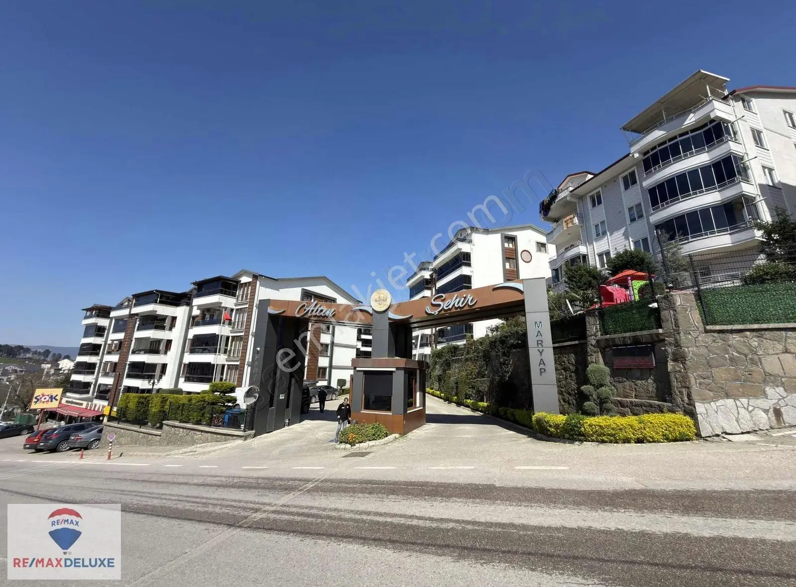 Gölcük Donanma Mah. Altın Evler Sitesi Satılık 3+1 Bahçe Dubleks