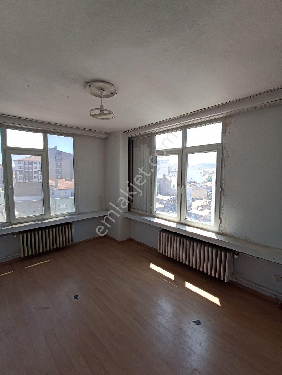 Kaymen Emlak Kiralık Sakarya Cd Girişte İş Yeri Arakat Asansörlü - Görsel 3