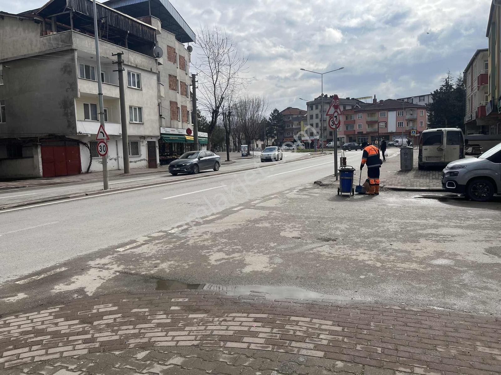İşlek Caddede Kiralık Dükkan - Görsel 16