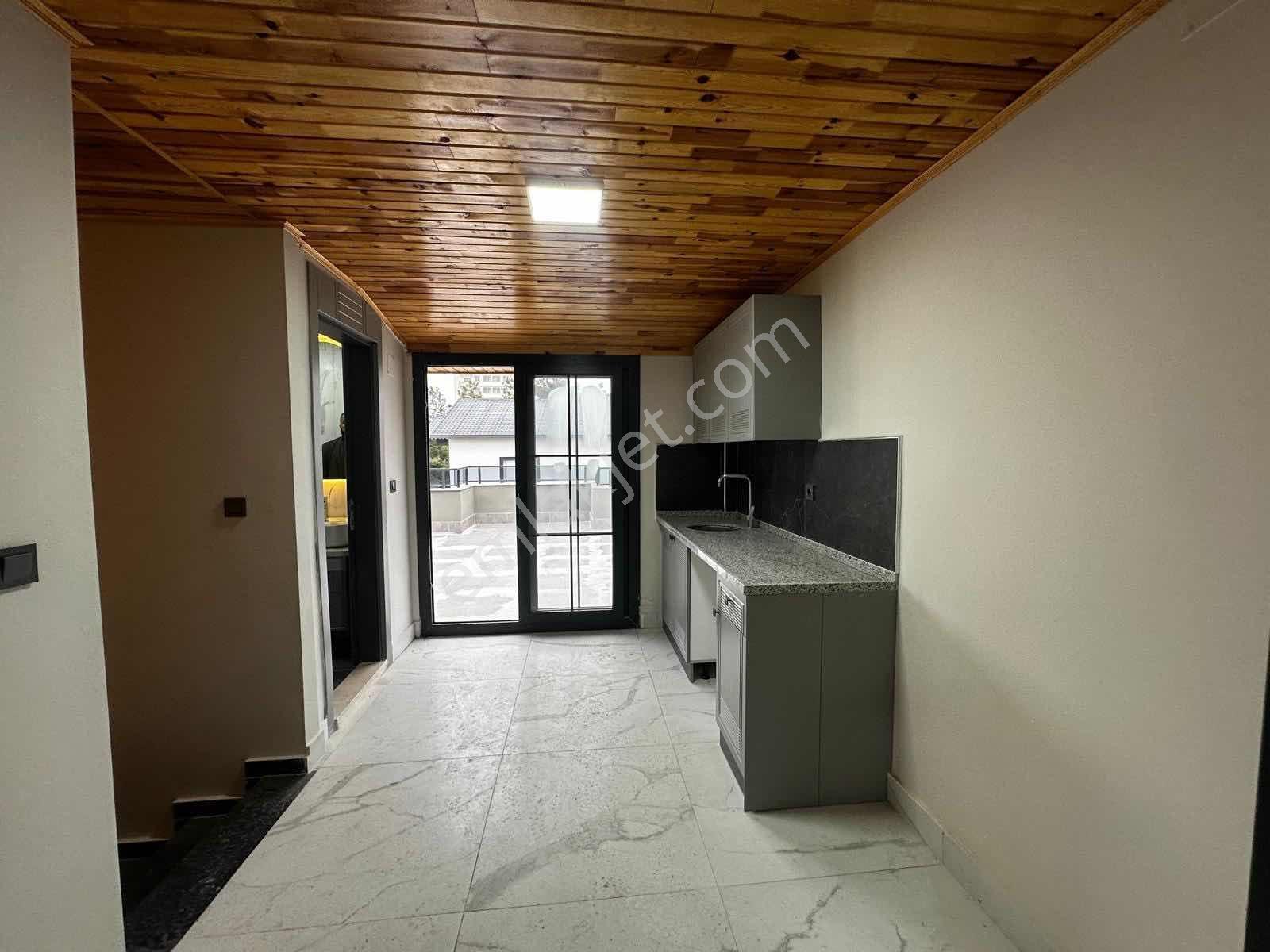 Adana Çınarlı,da 4+1 Villa Bulvara 2. Parsel Triplex - Görsel 16