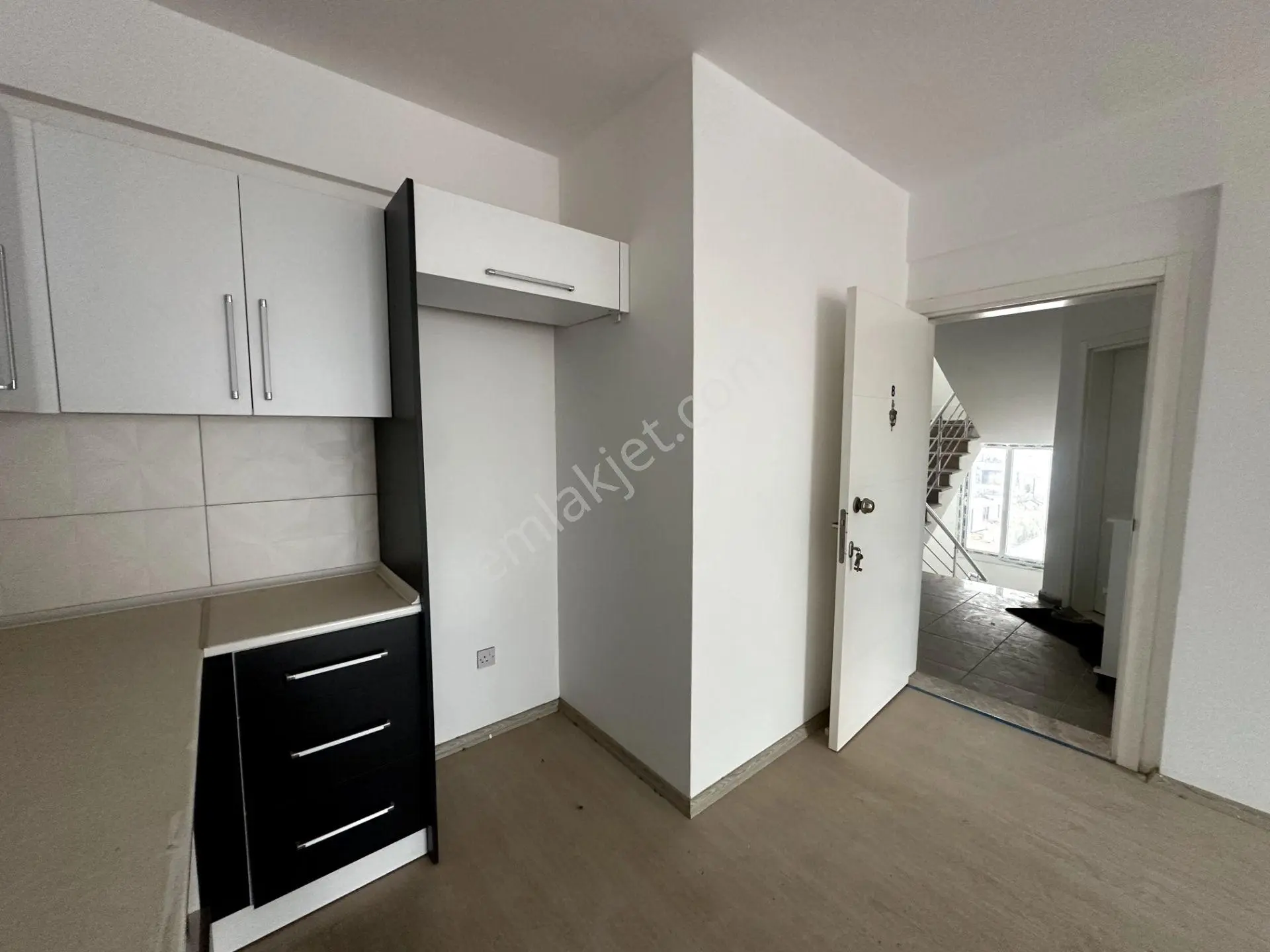 Yeniboğaziçinde Satılık 2+1 Boş Daire | Park Yanı | Uygun Fiyat - Görsel 4