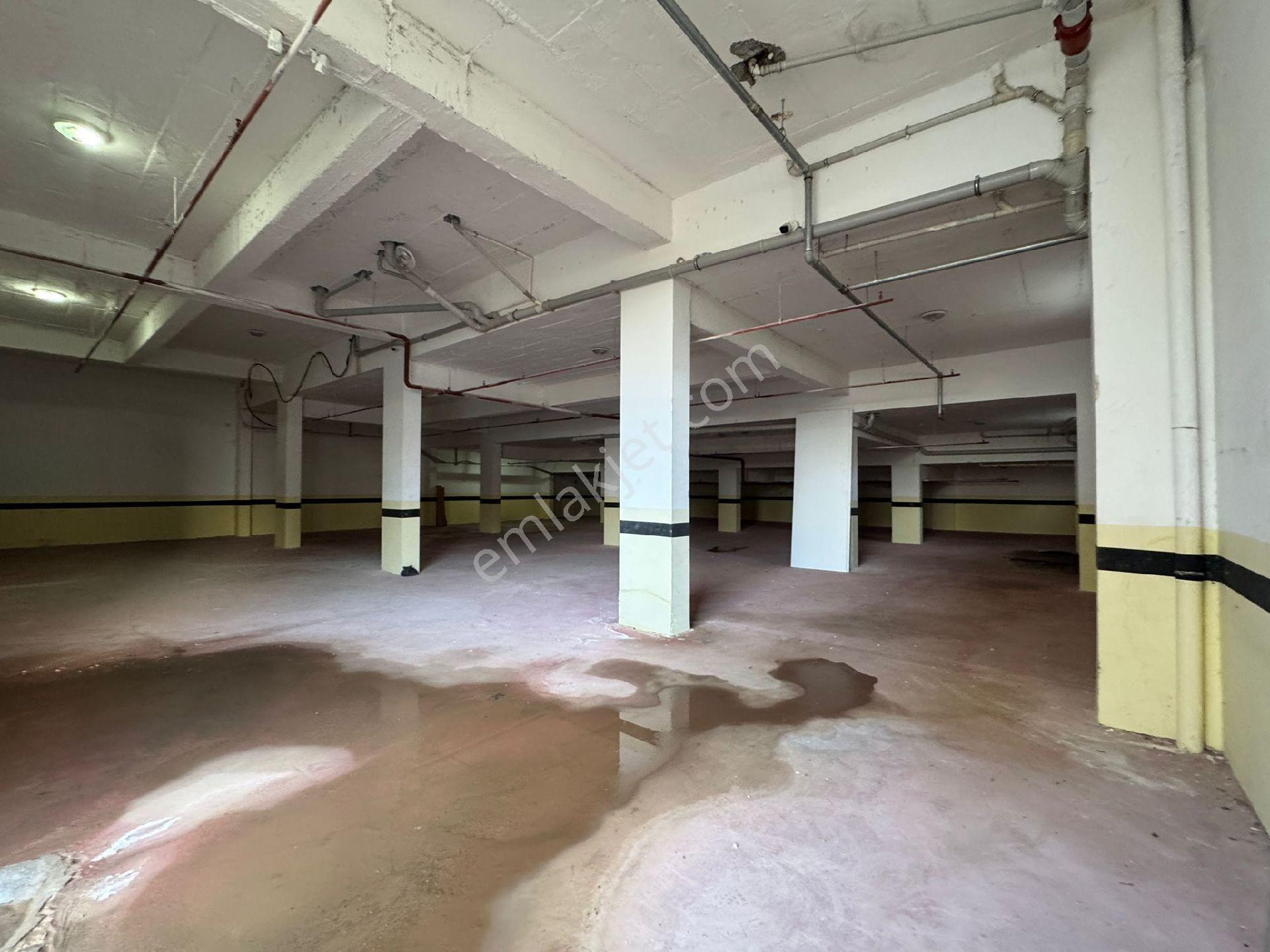 Hanedan Gyo'dan Cadde Üzeri 450m2 Garaj