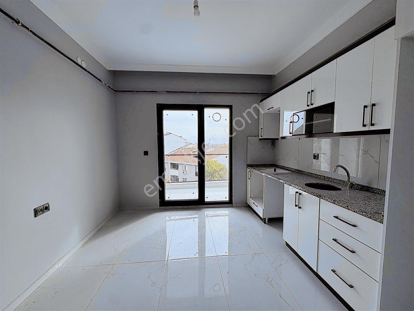 İnegöl Alanyurt Cumhuriyet Mah.3+1,150m2, 3.kat, Satılık Dubleks