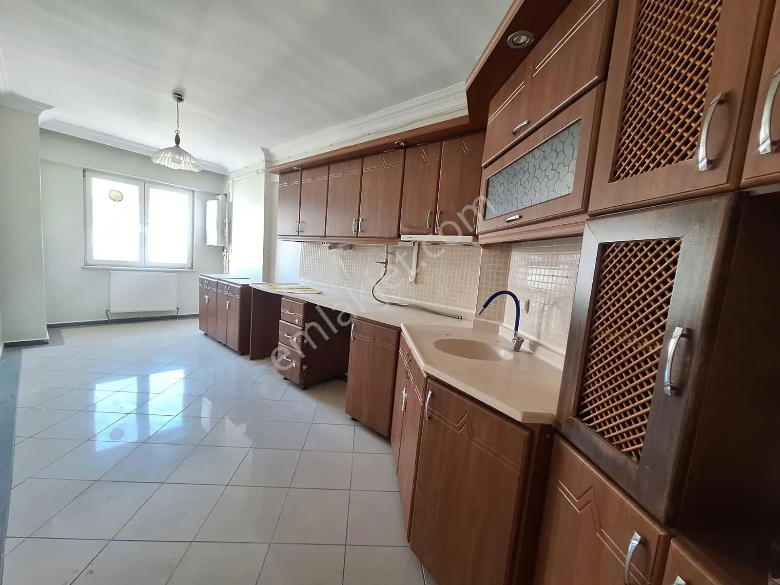 Yaman'dan Bolvadin İmaret Mah. 3+1 Kiralık Daire