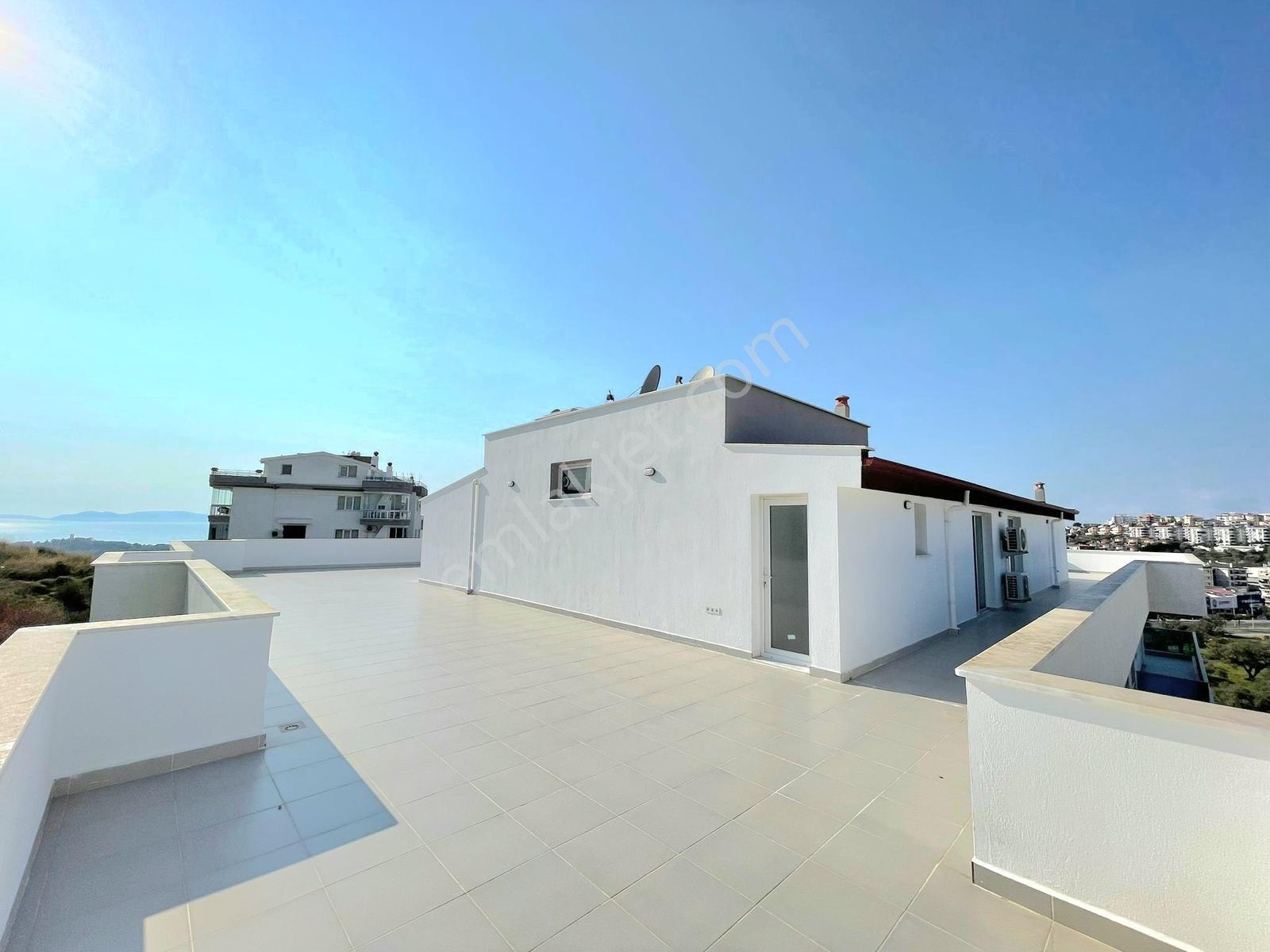 Kuşadası Merkezde 4+1 Deniz Manzaralı Çok Geniş Daire - Görsel 15
