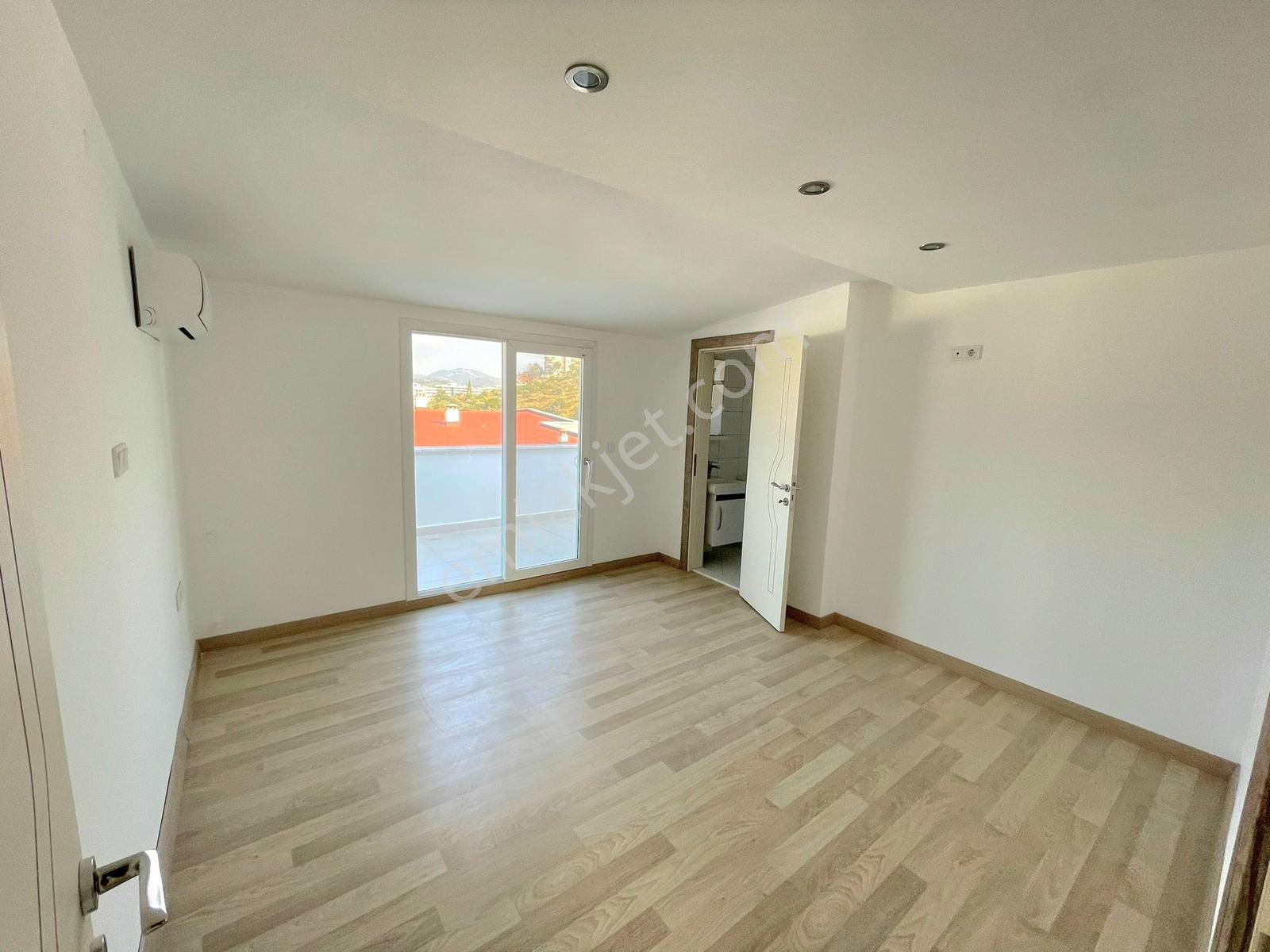 Kuşadası Merkezde 4+1 Deniz Manzaralı Çok Geniş Daire - Görsel 29
