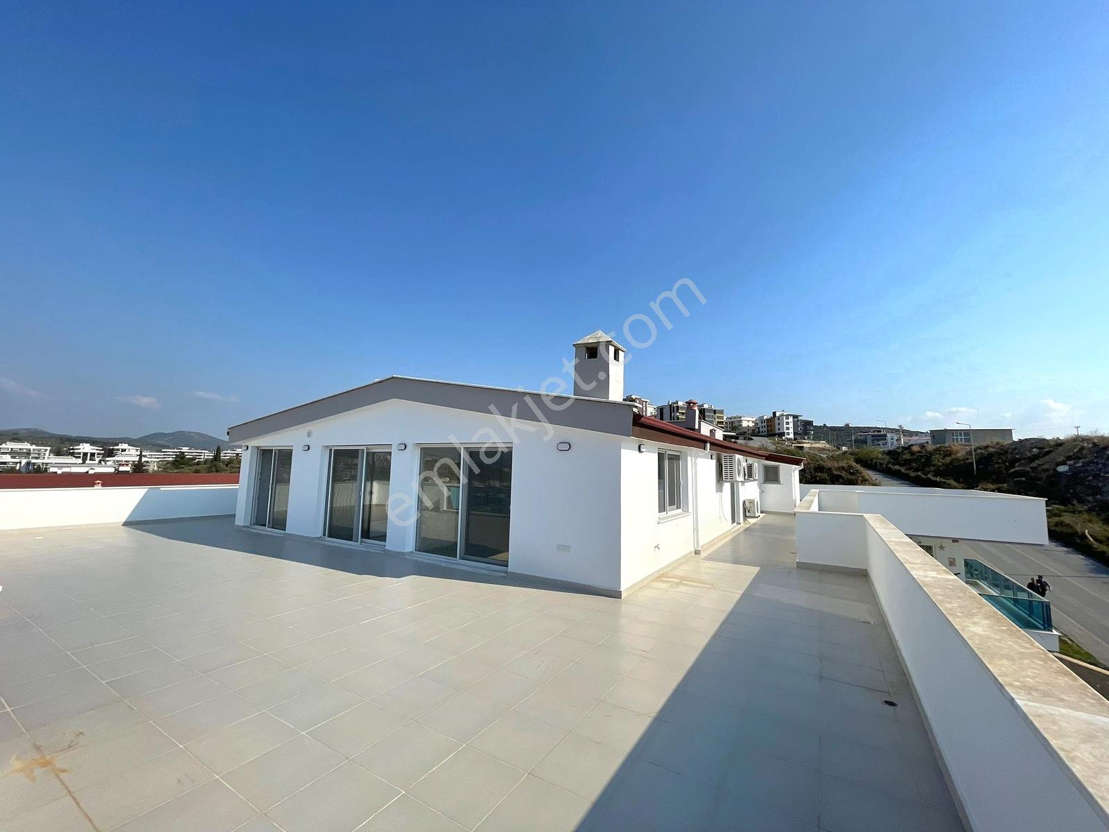 Kuşadası Merkezde 4+1 Deniz Manzaralı Çok Geniş Daire - Görsel 9