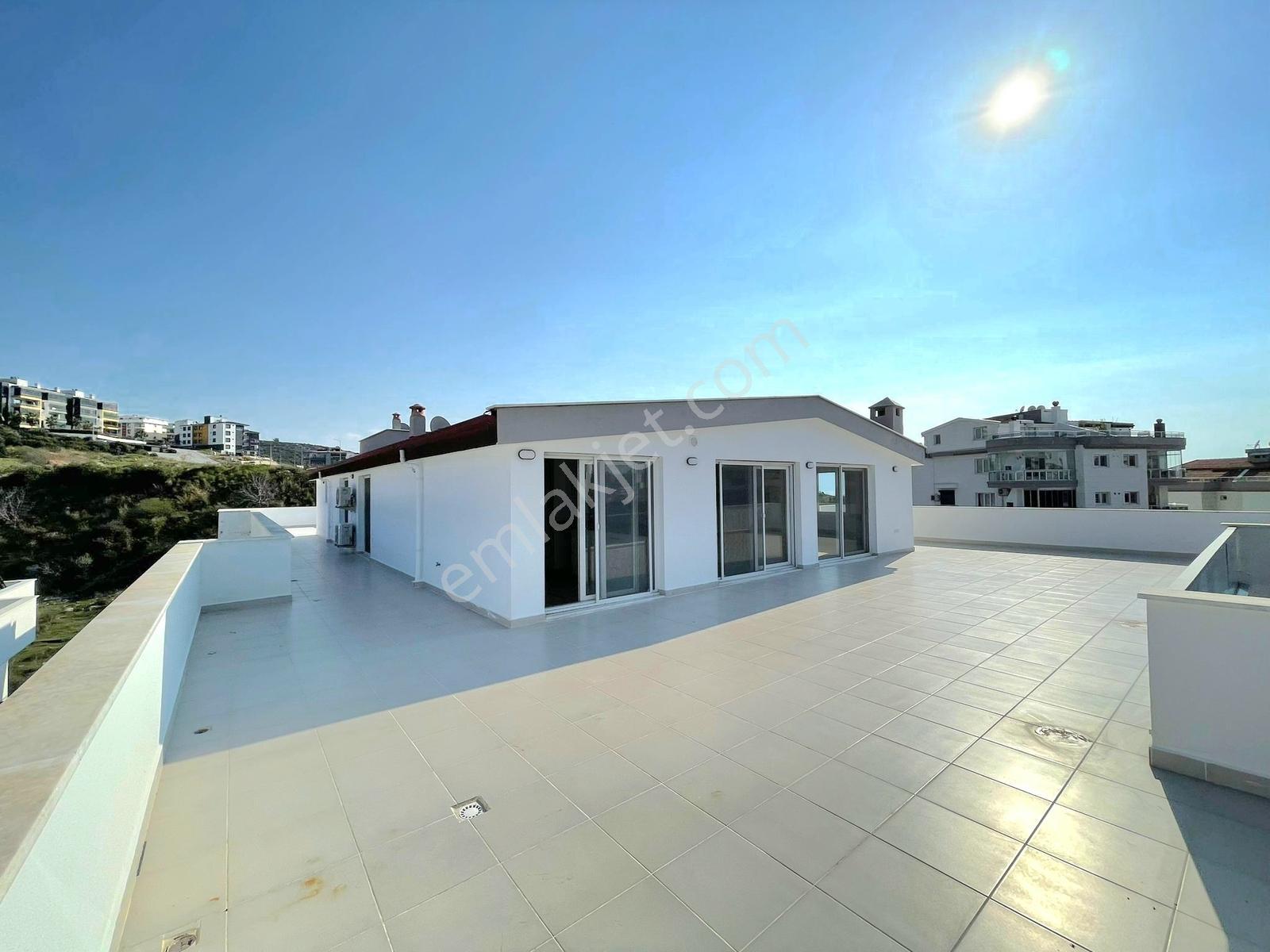 Kuşadası Merkezde 4+1 Deniz Manzaralı Çok Geniş Daire - Görsel 21