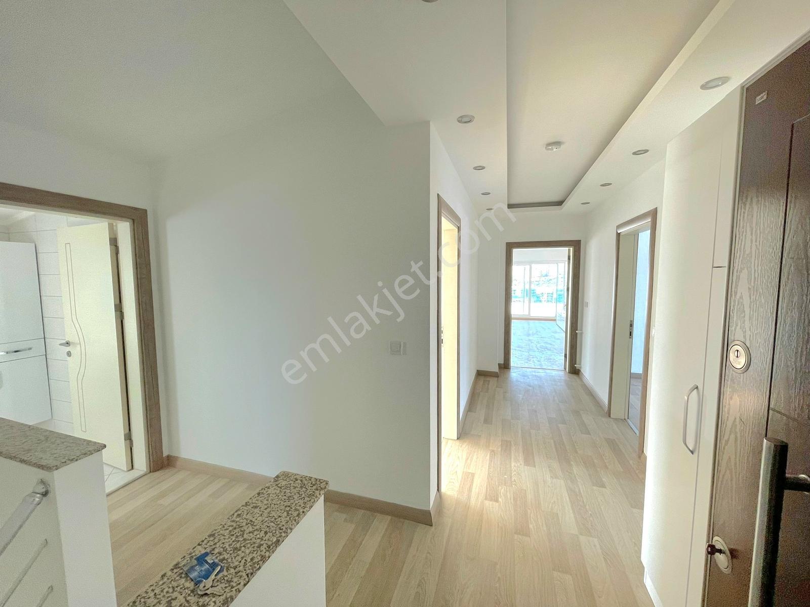 Kuşadası Merkezde 4+1 Deniz Manzaralı Çok Geniş Daire - Görsel 33