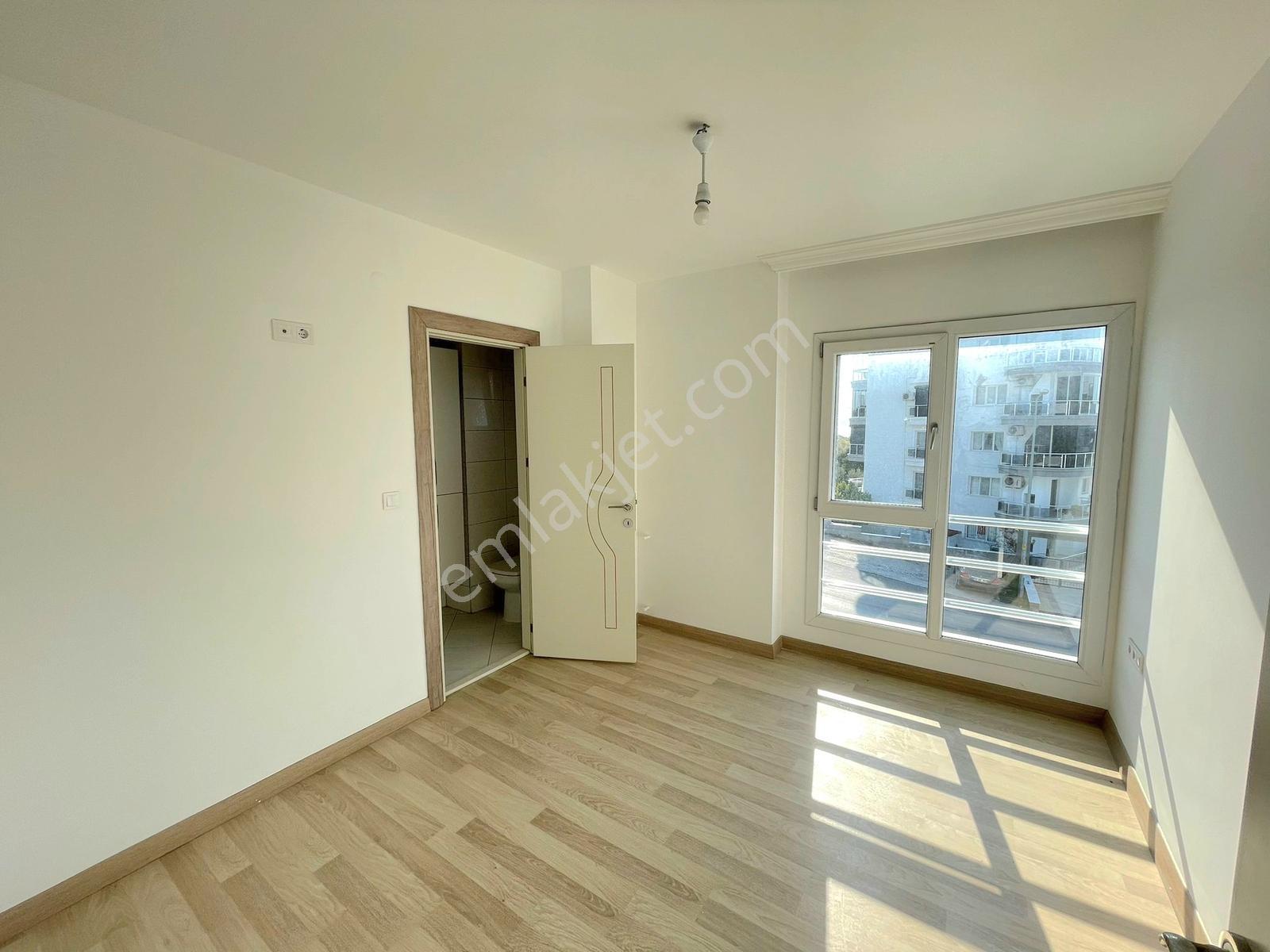 Kuşadası Merkezde 4+1 Deniz Manzaralı Çok Geniş Daire - Görsel 27